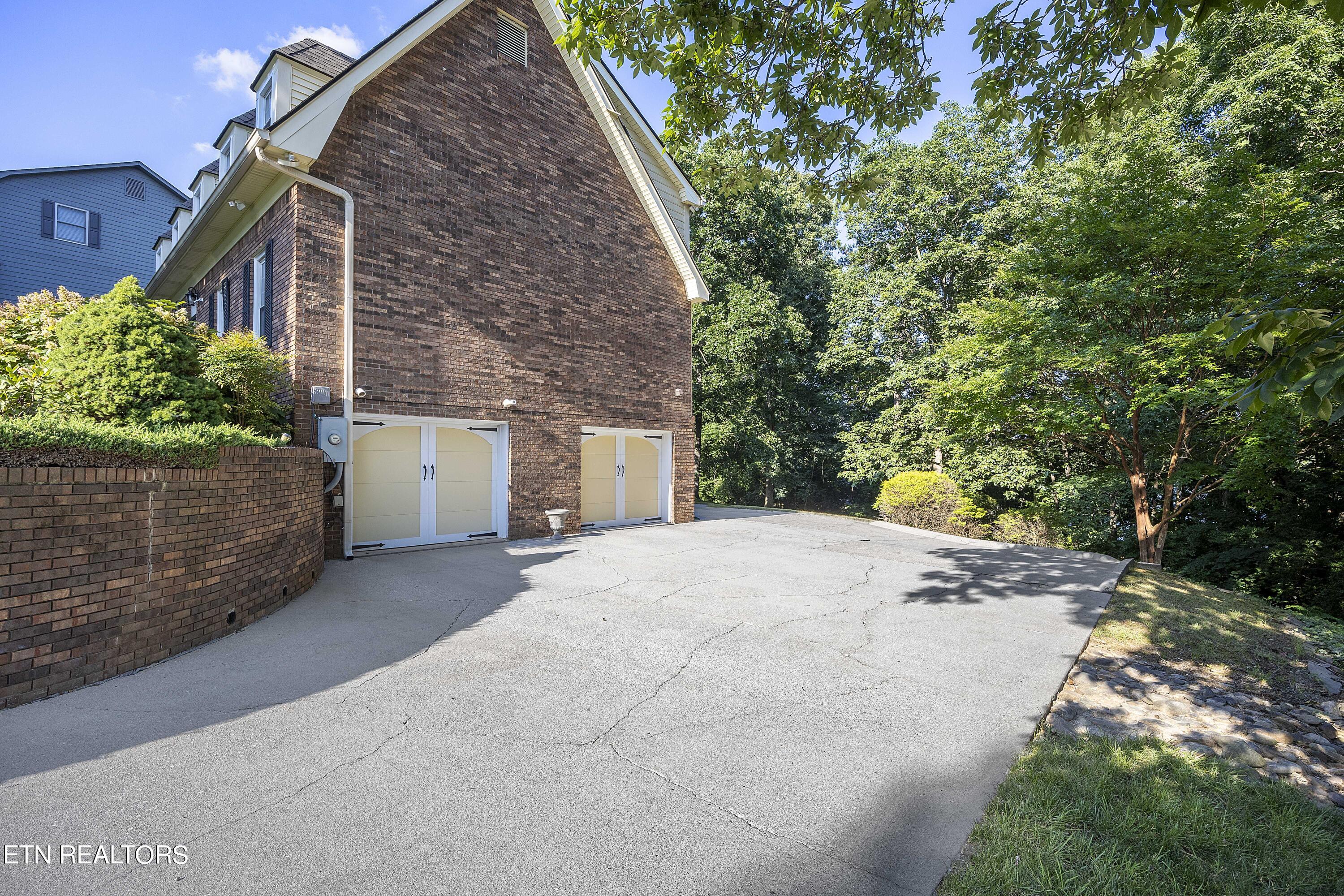 10825 Farragut Hills Blvd