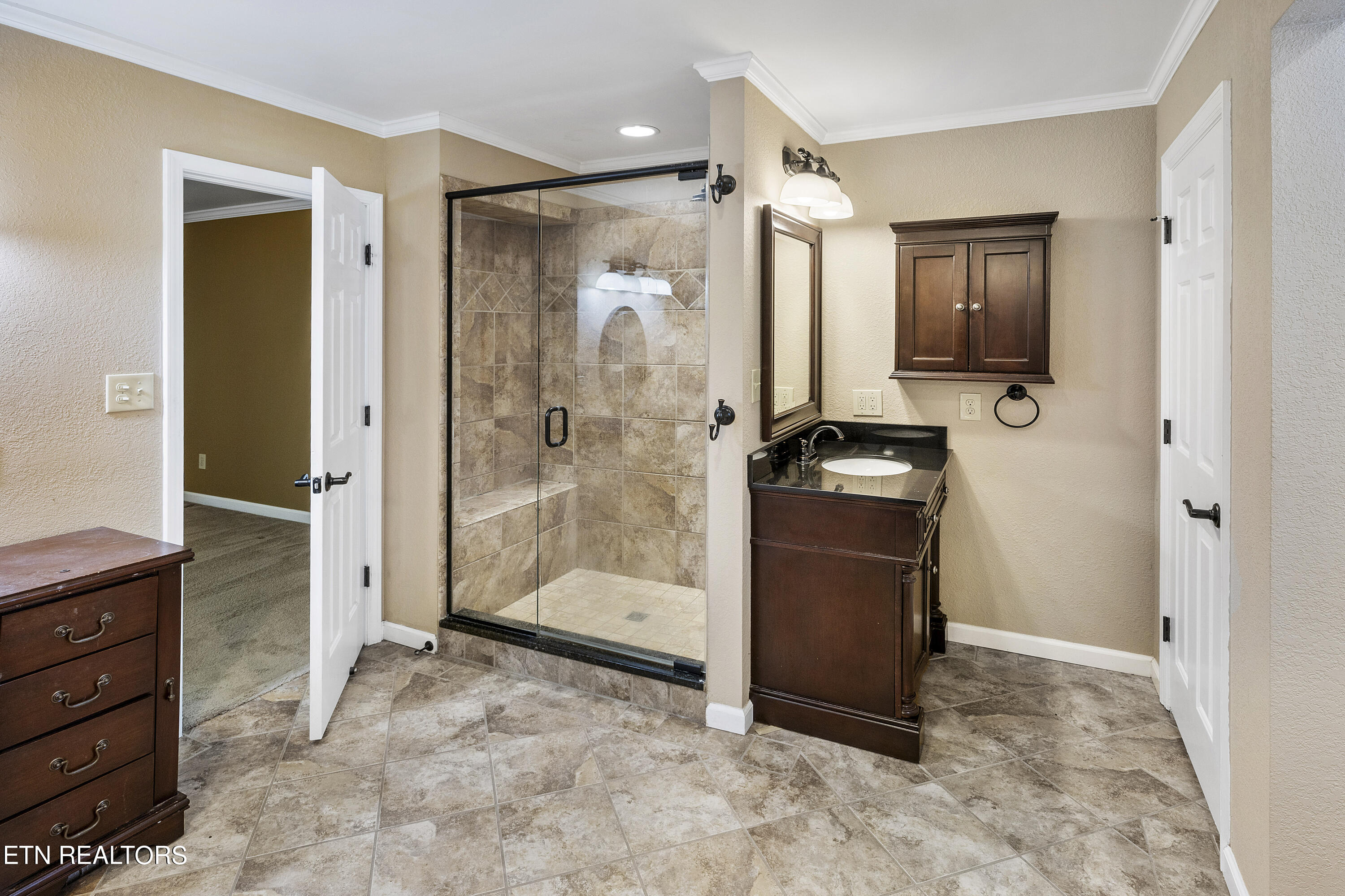 10825 Farragut Hills Blvd