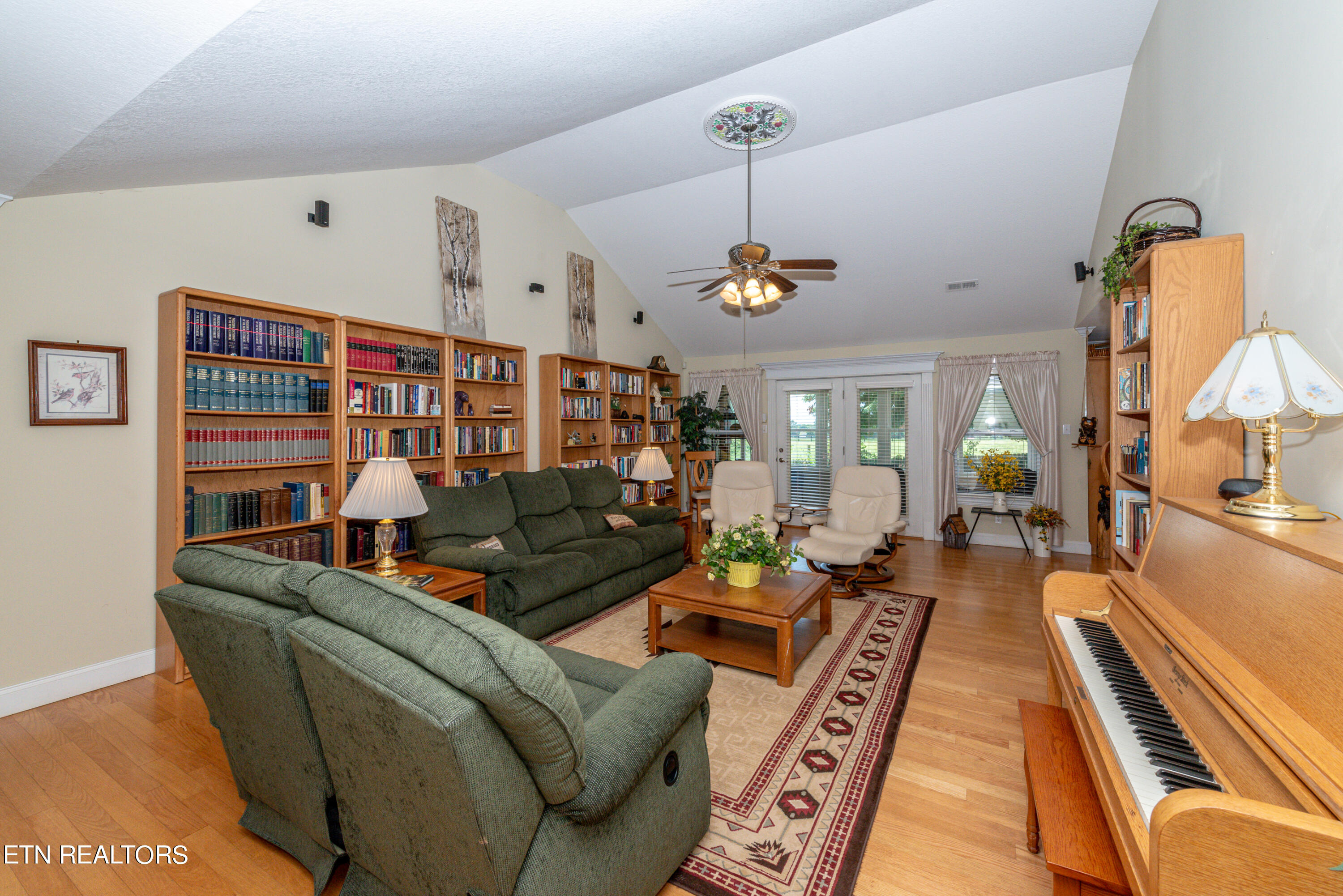 1117 Houston Springs Rd