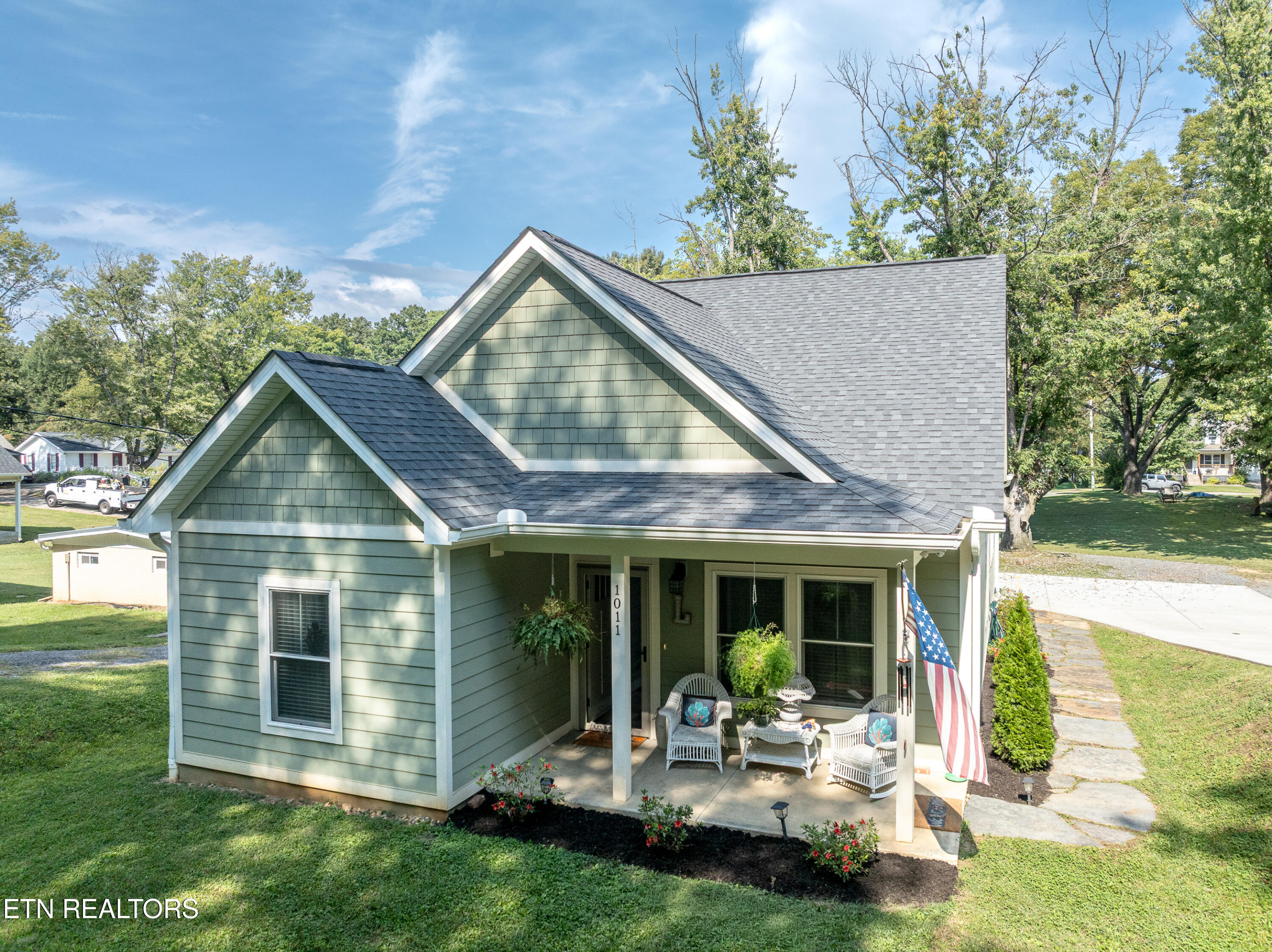 1011 Broyles Ave