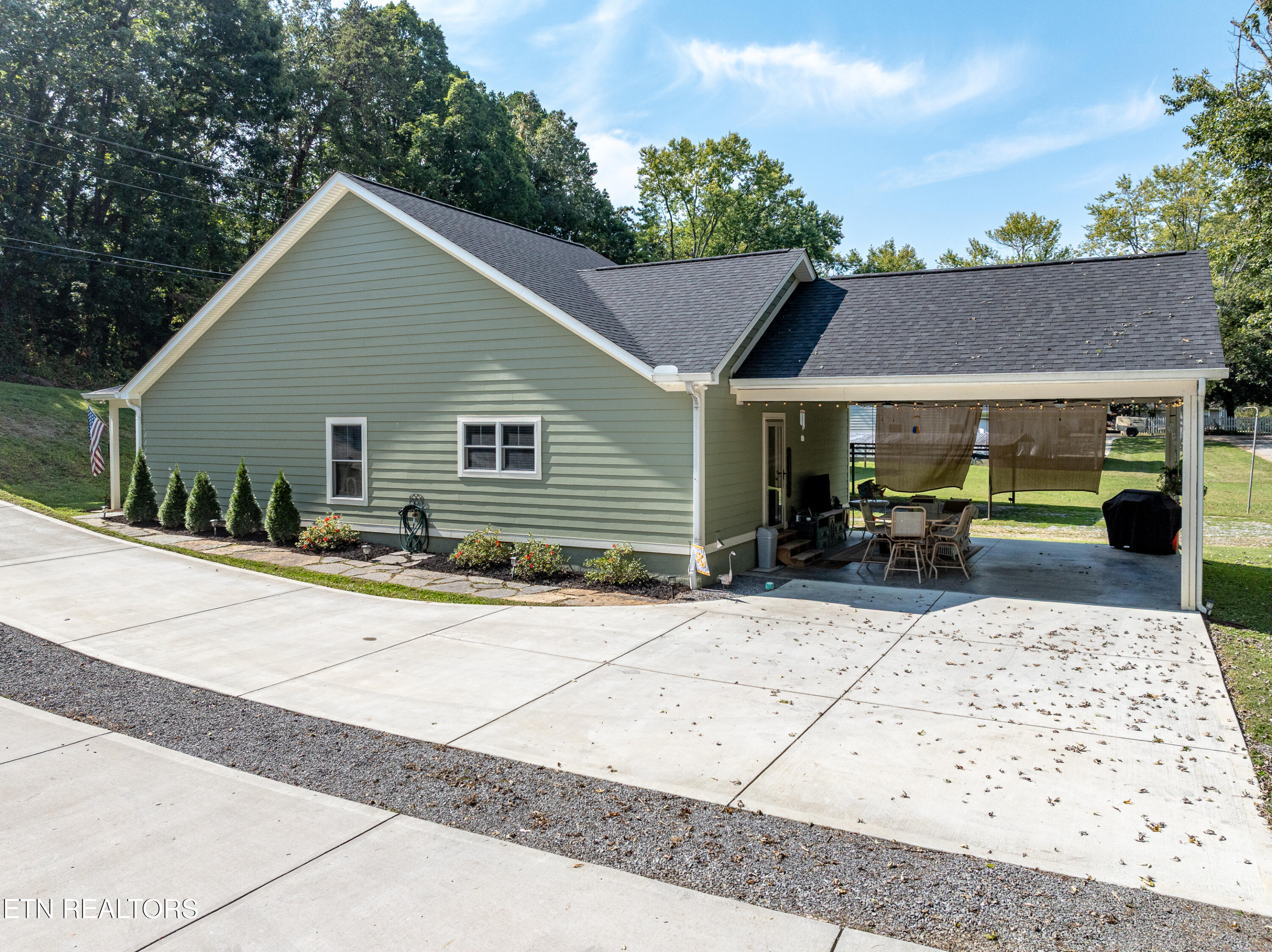 1011 Broyles Ave