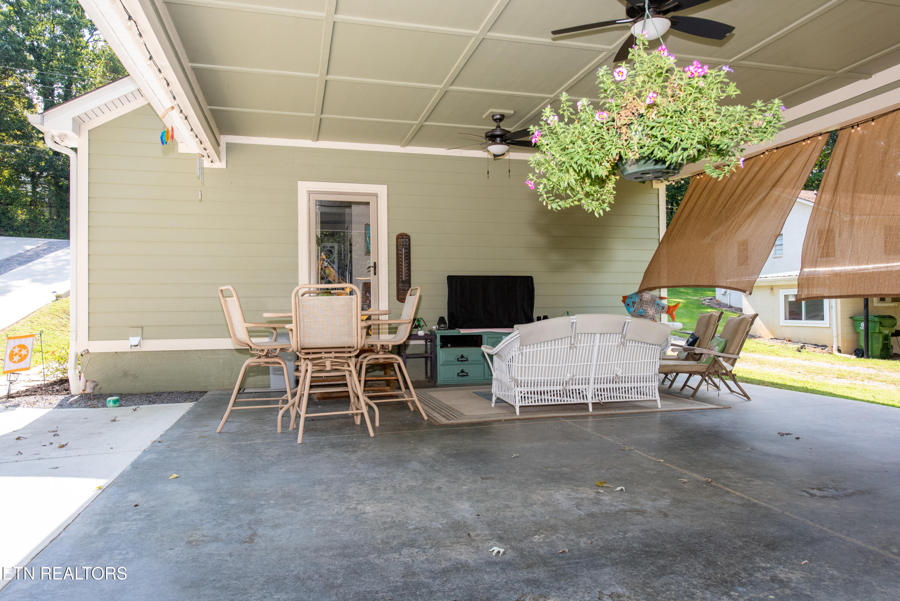 1011 Broyles Ave