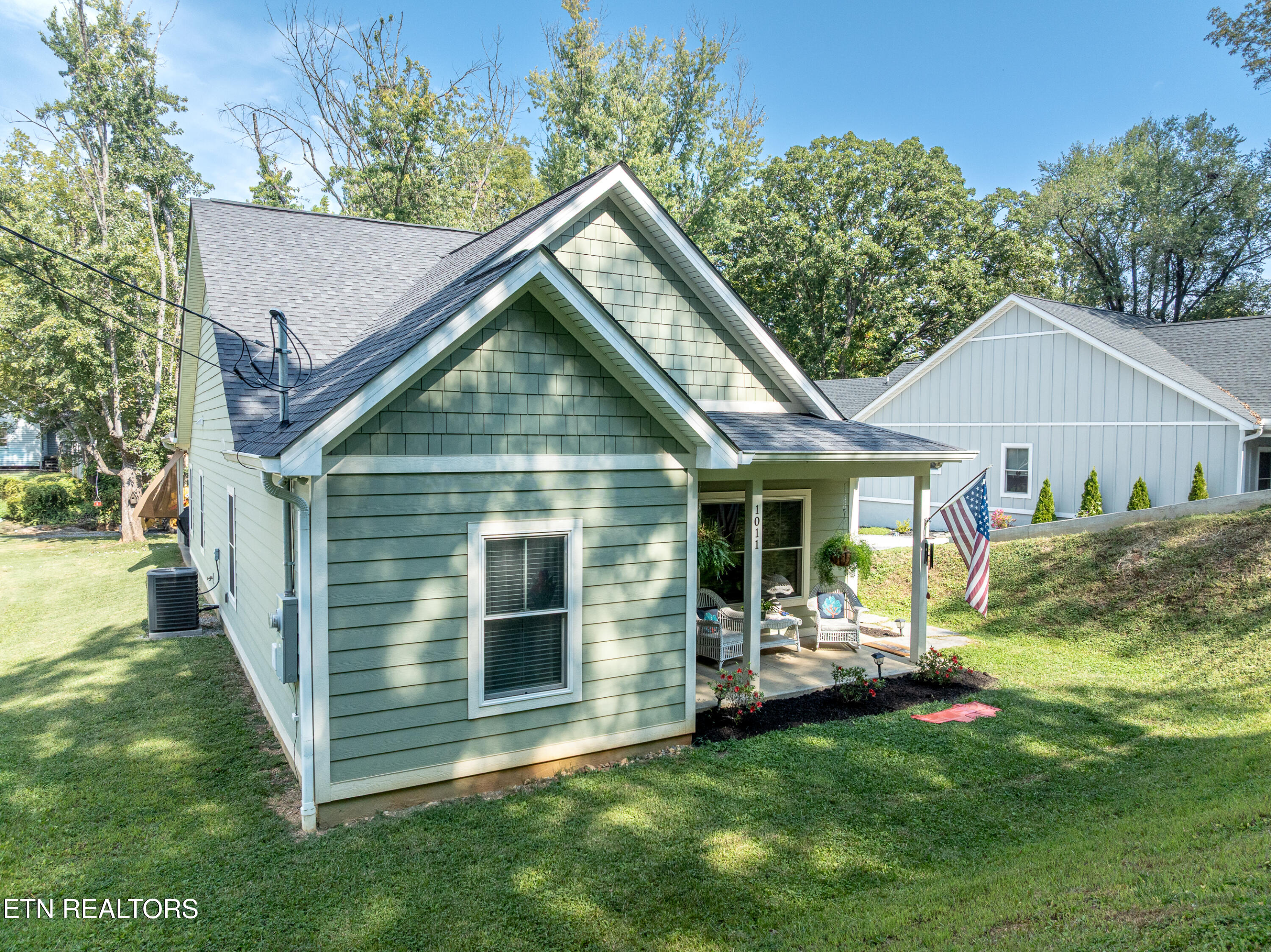 1011 Broyles Ave