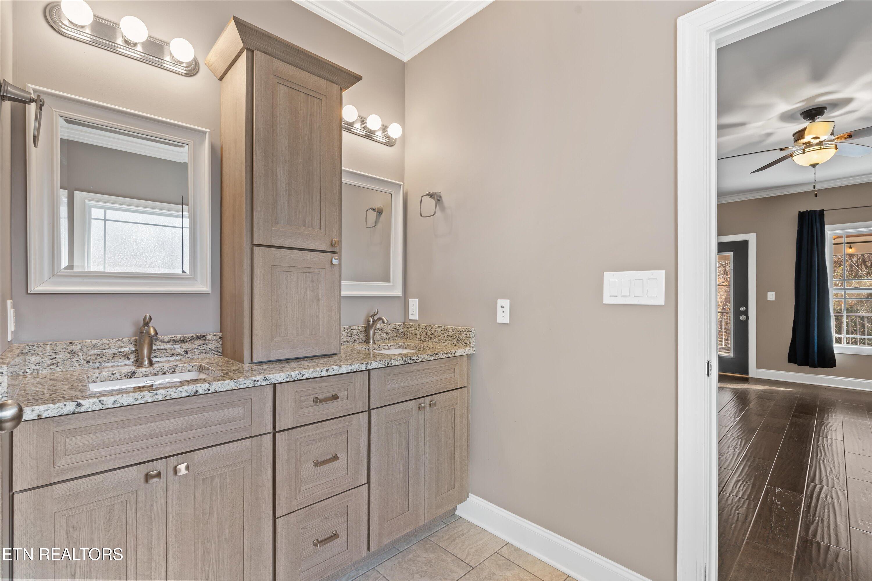 1059 Houston Springs Rd