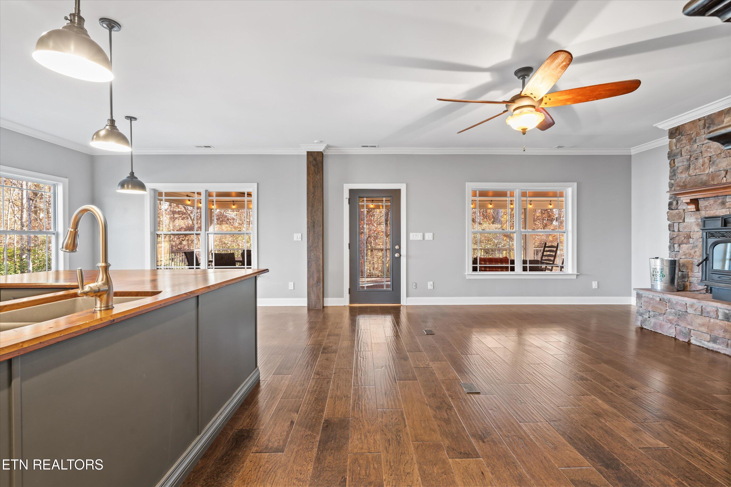 1059 Houston Springs Rd