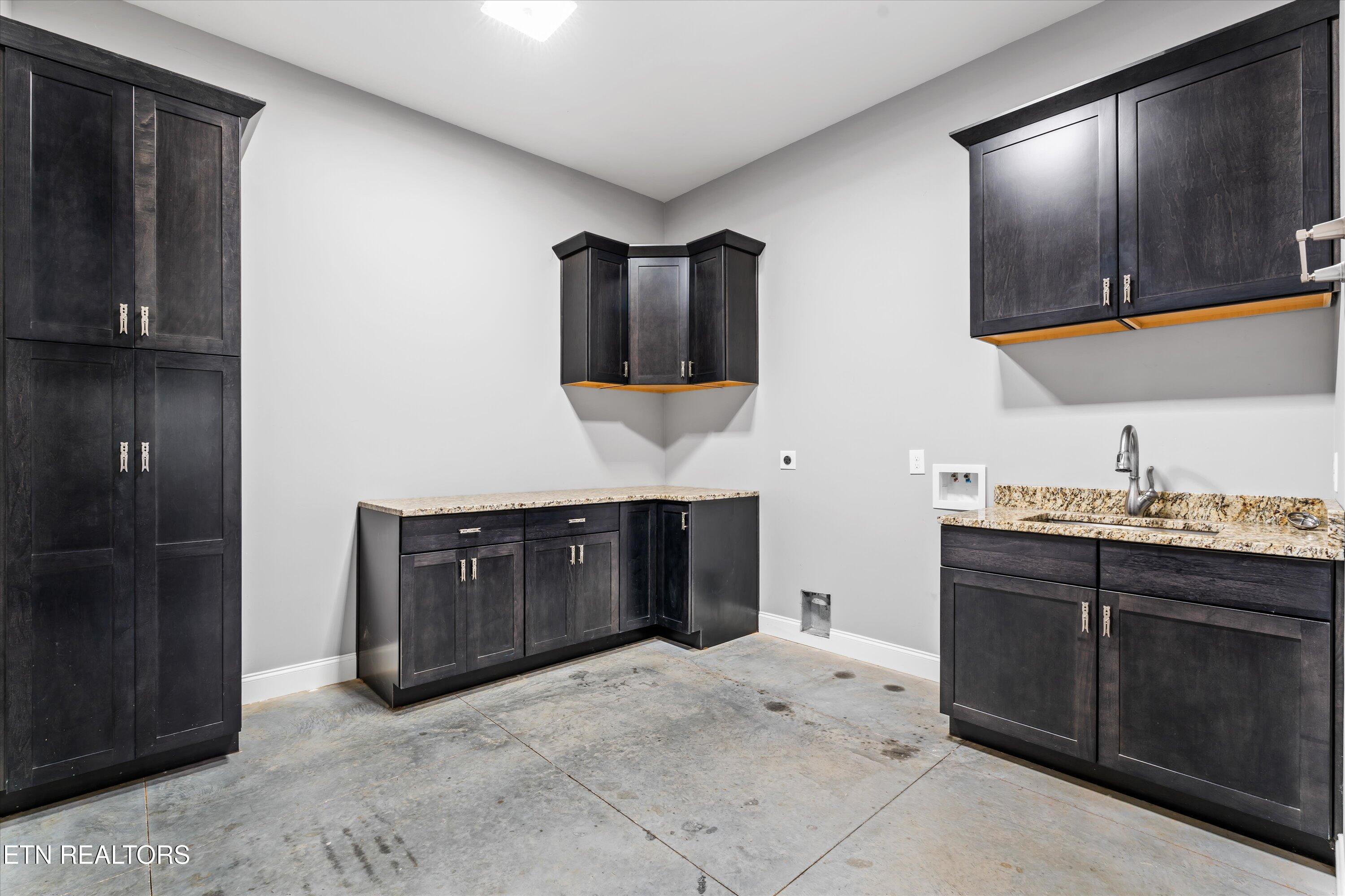 1059 Houston Springs Rd