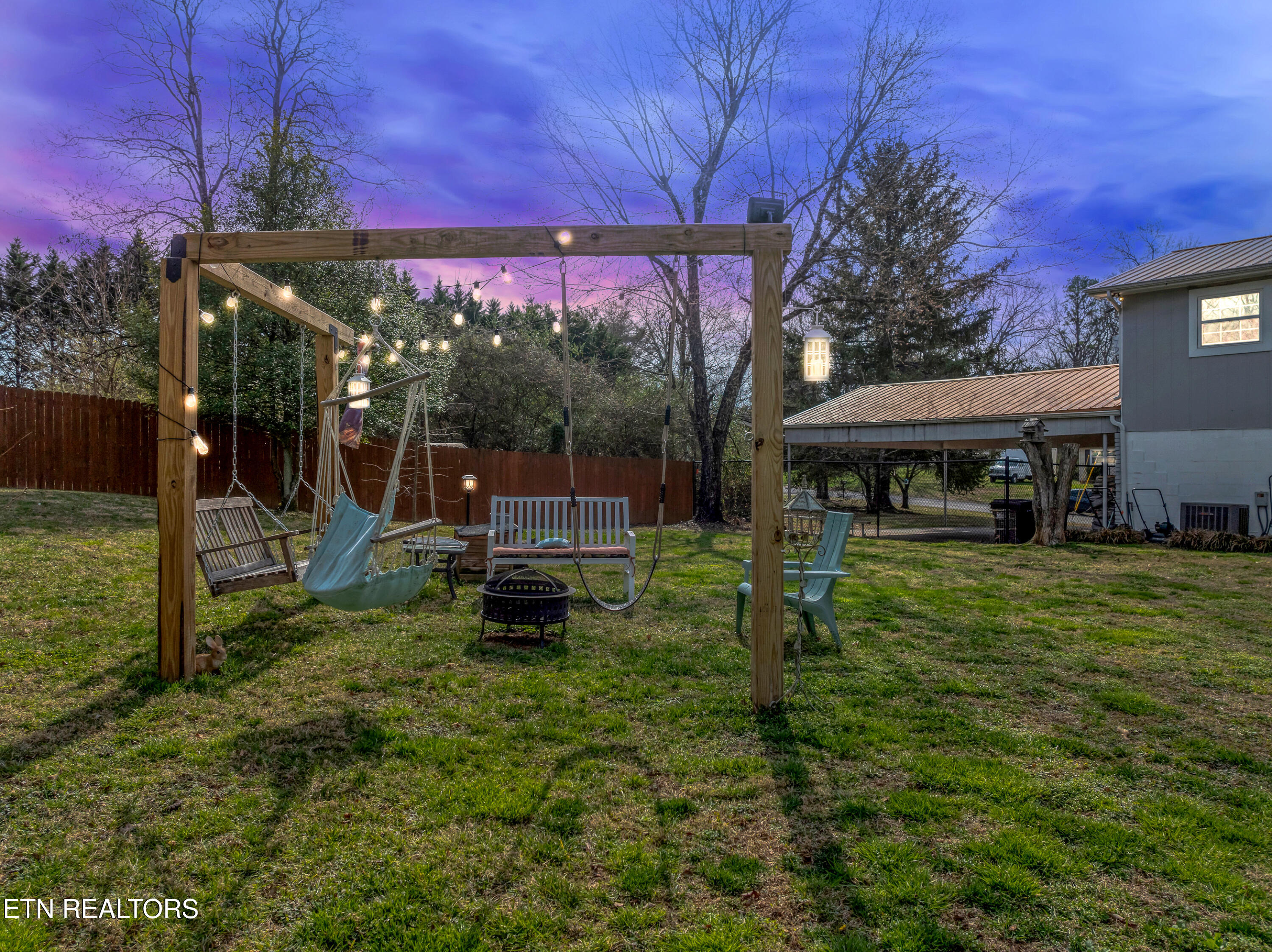 1733 N Parkridge Drive