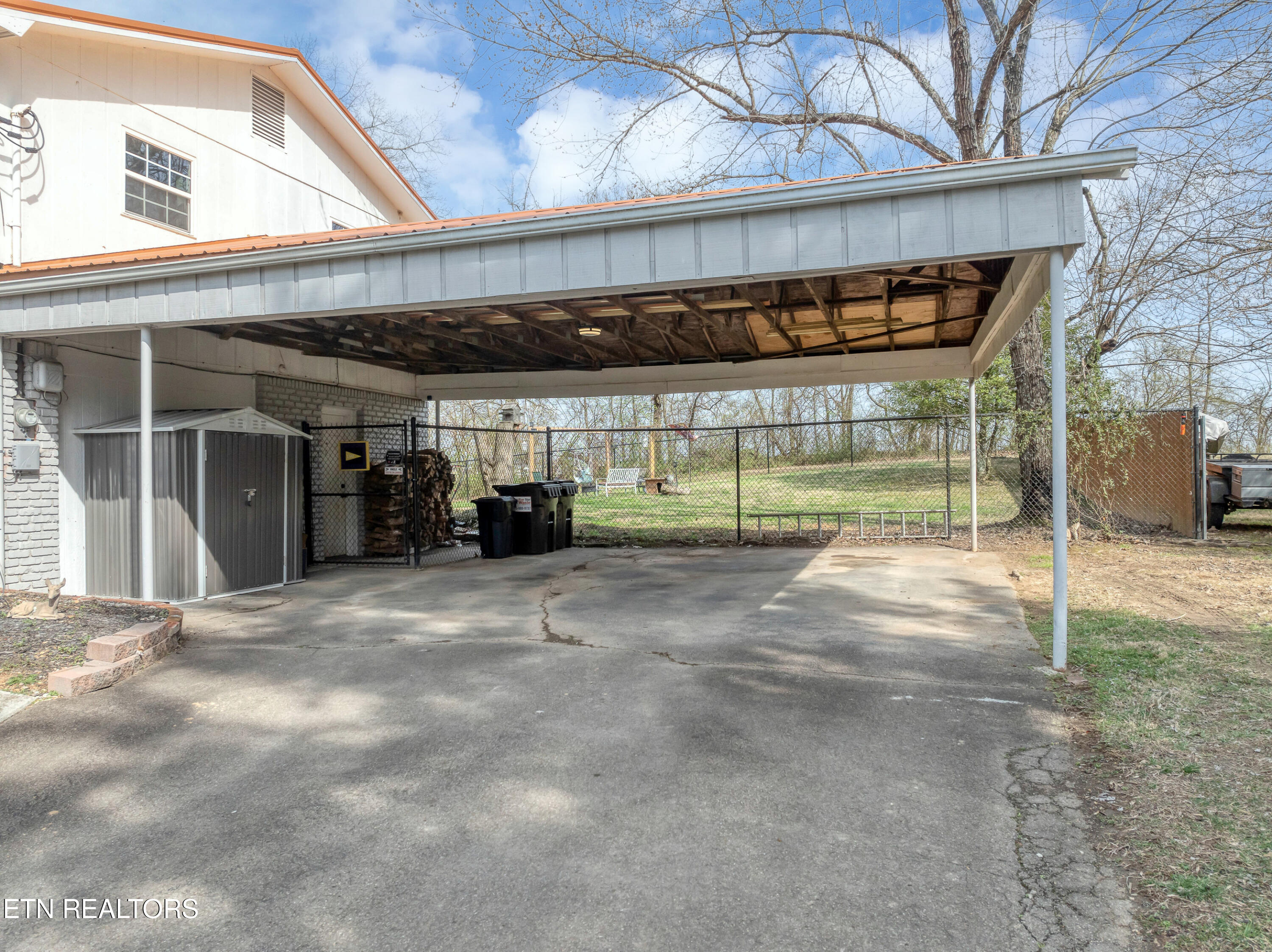 1733 N Parkridge Drive