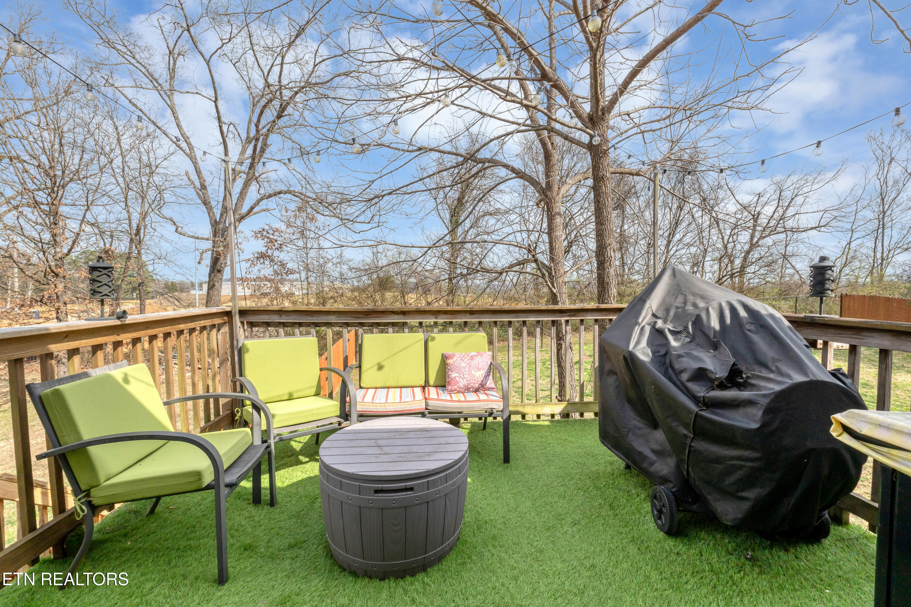 1733 N Parkridge Drive