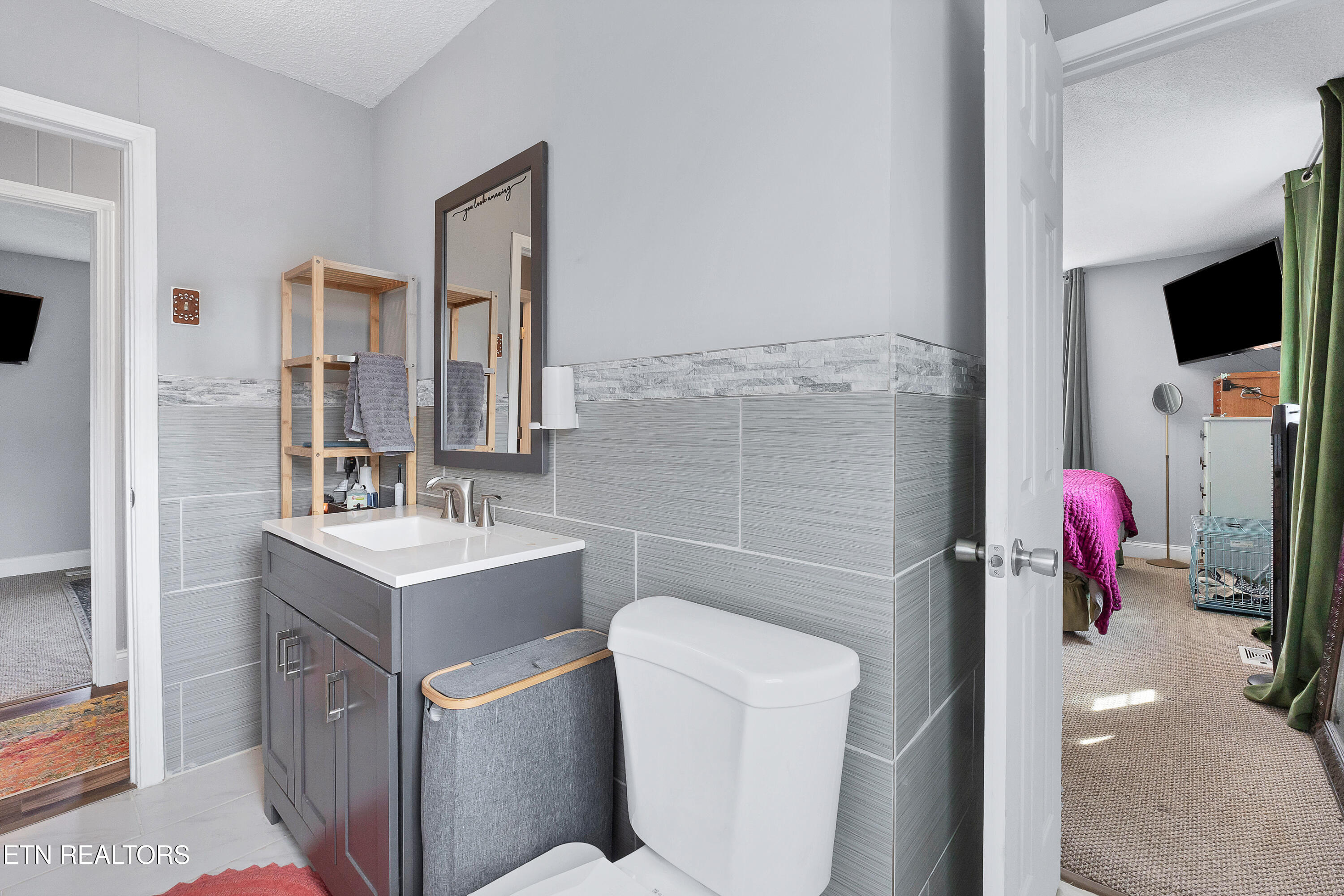 1733 N Parkridge Drive