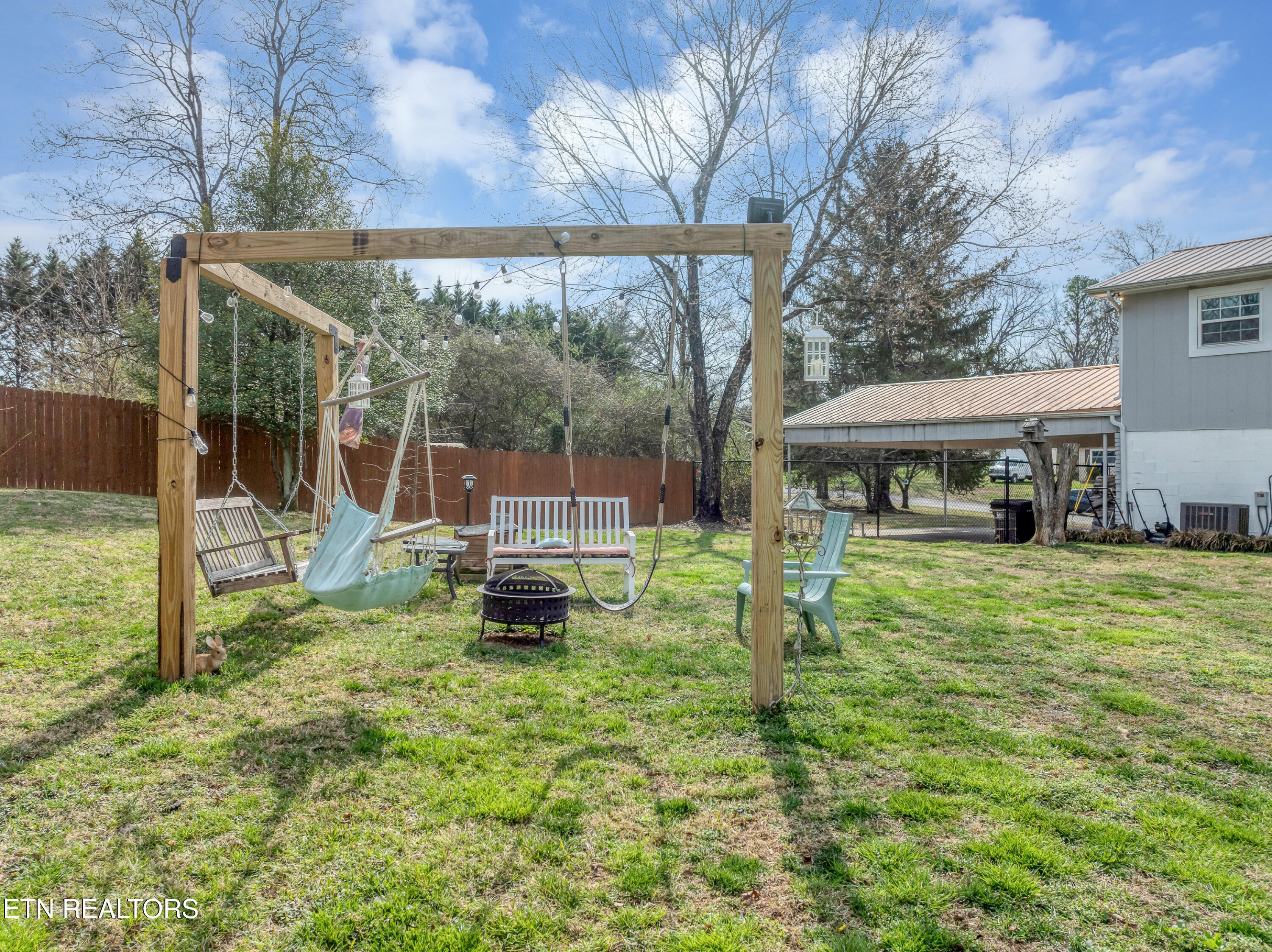 1733 N Parkridge Drive