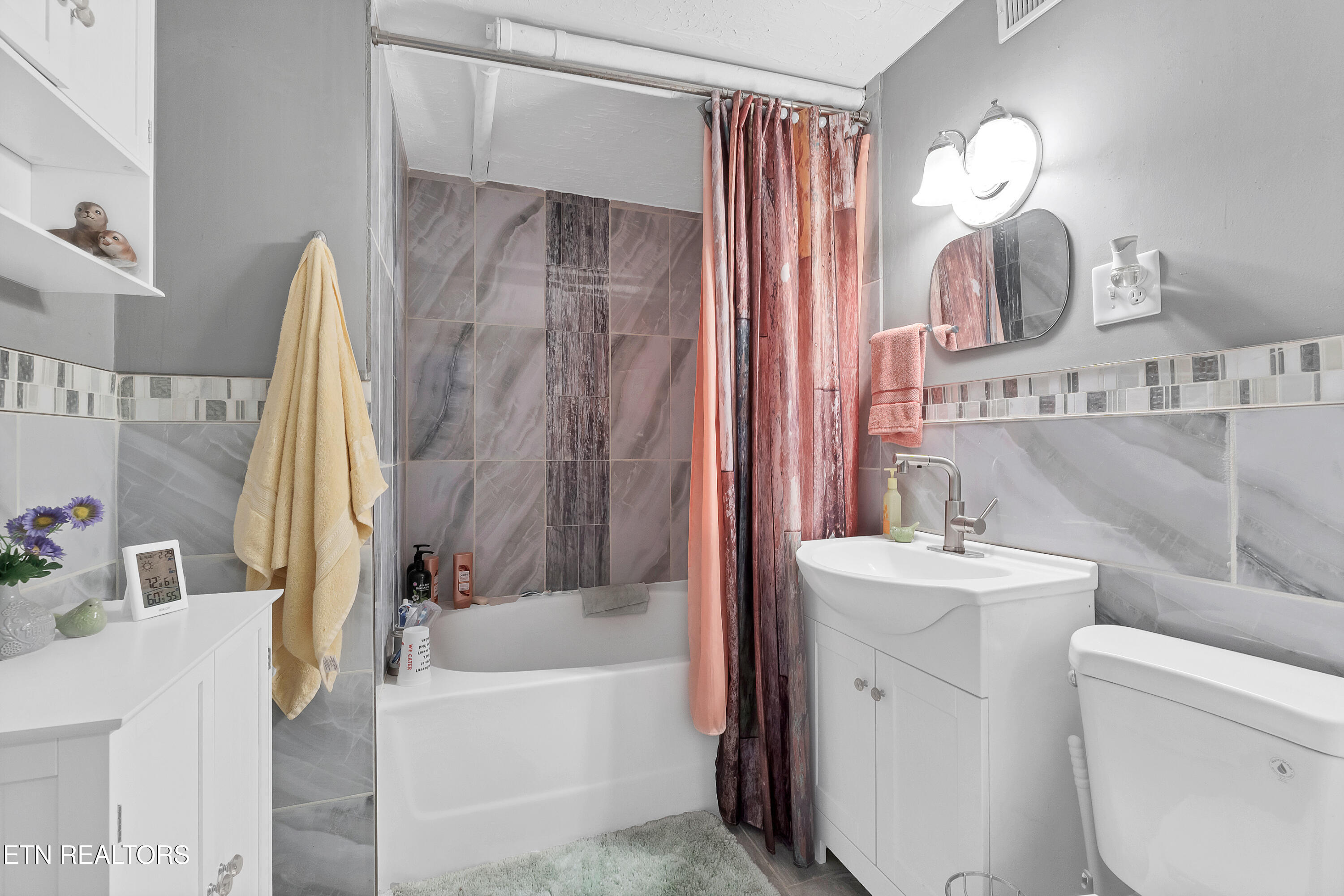 1733 N Parkridge Drive