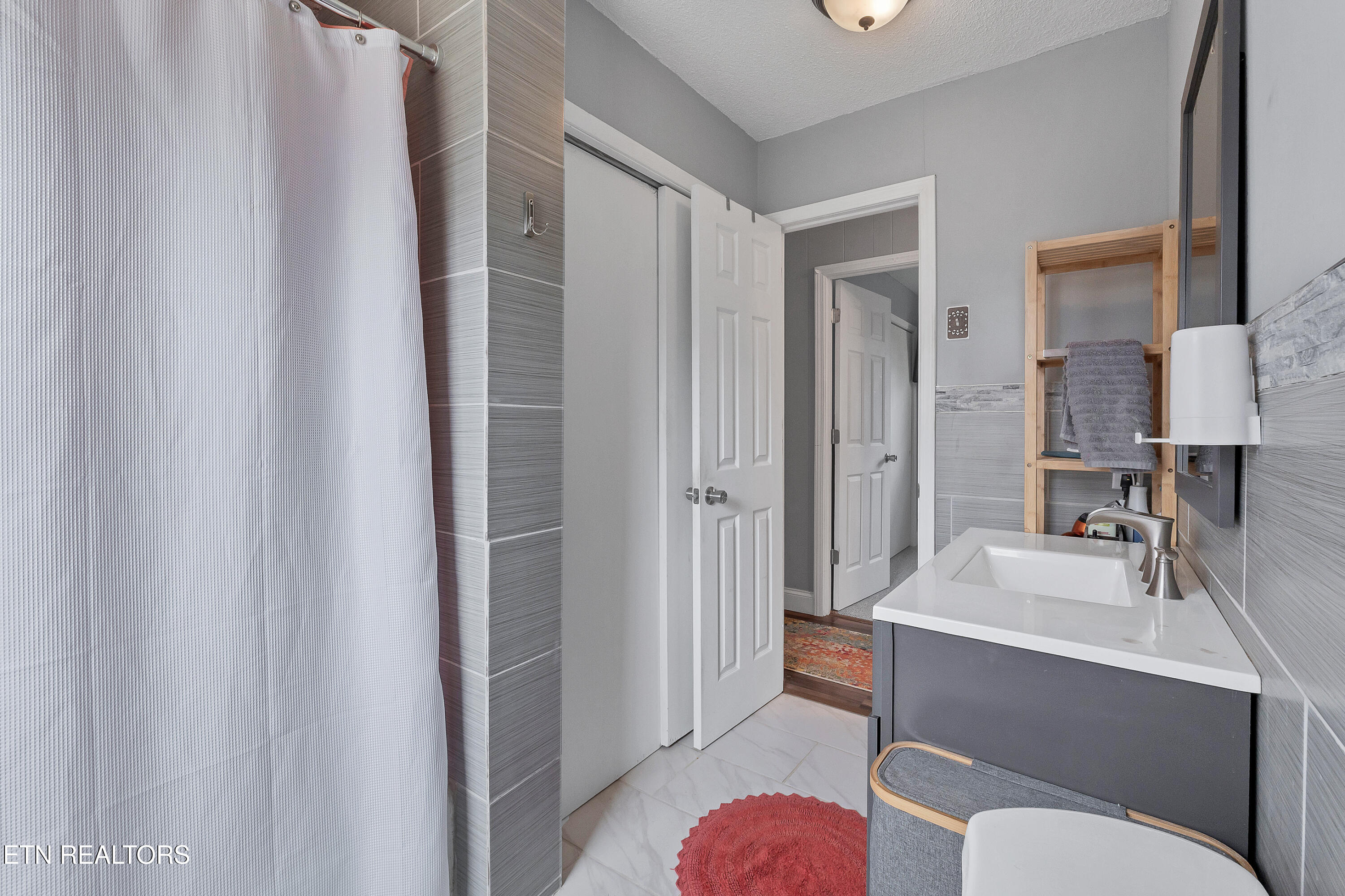 1733 N Parkridge Drive