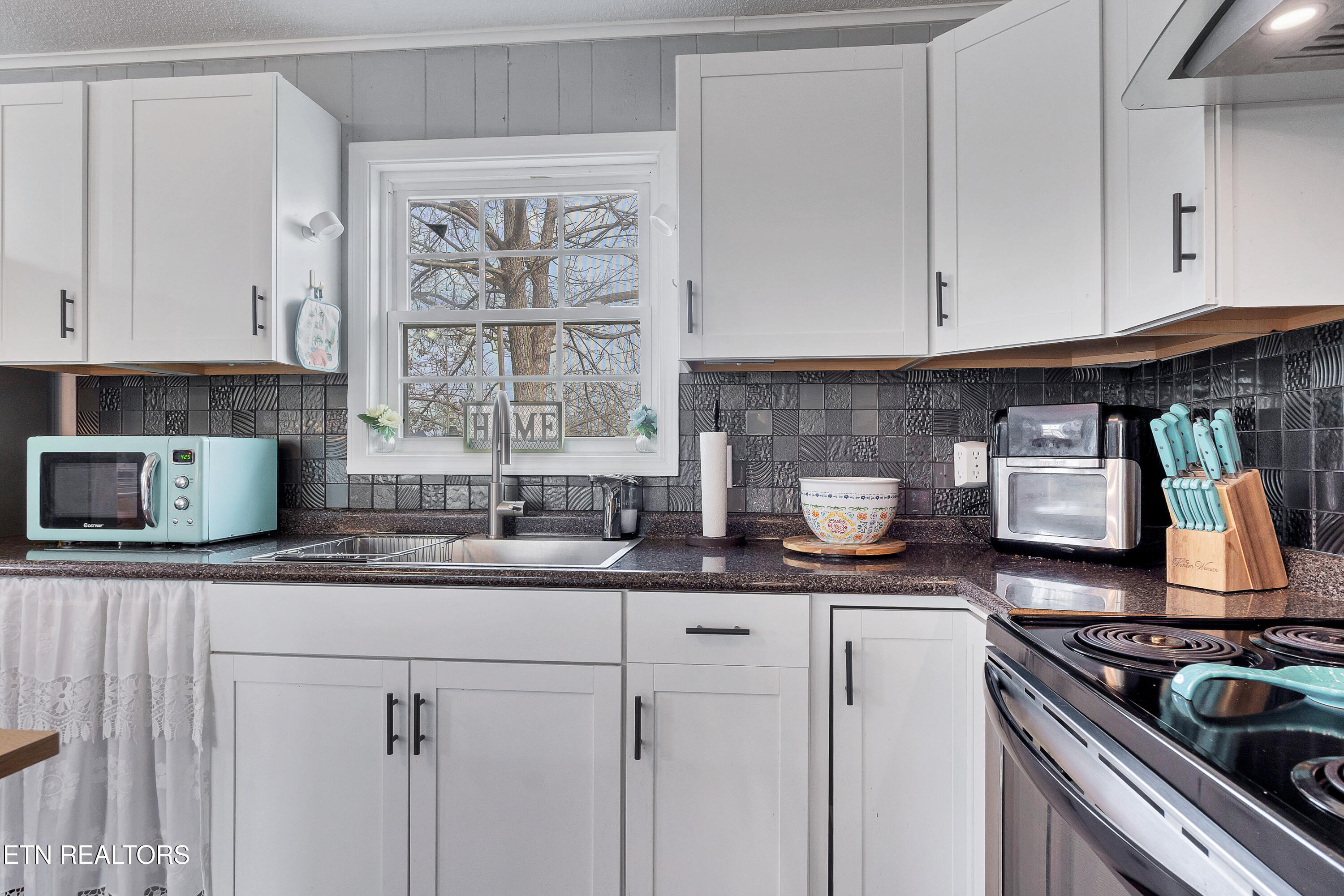 1733 N Parkridge Drive