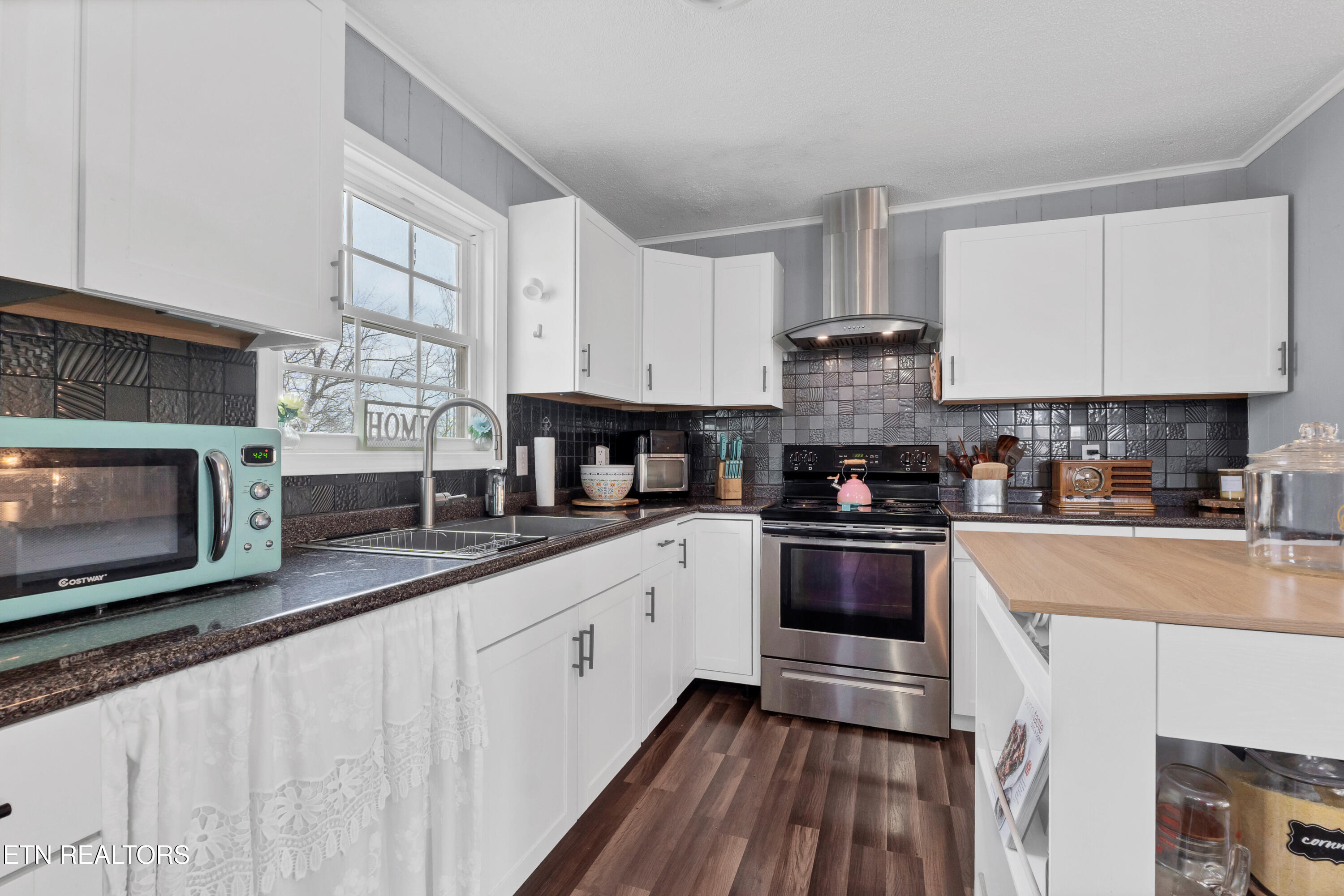 1733 N Parkridge Drive