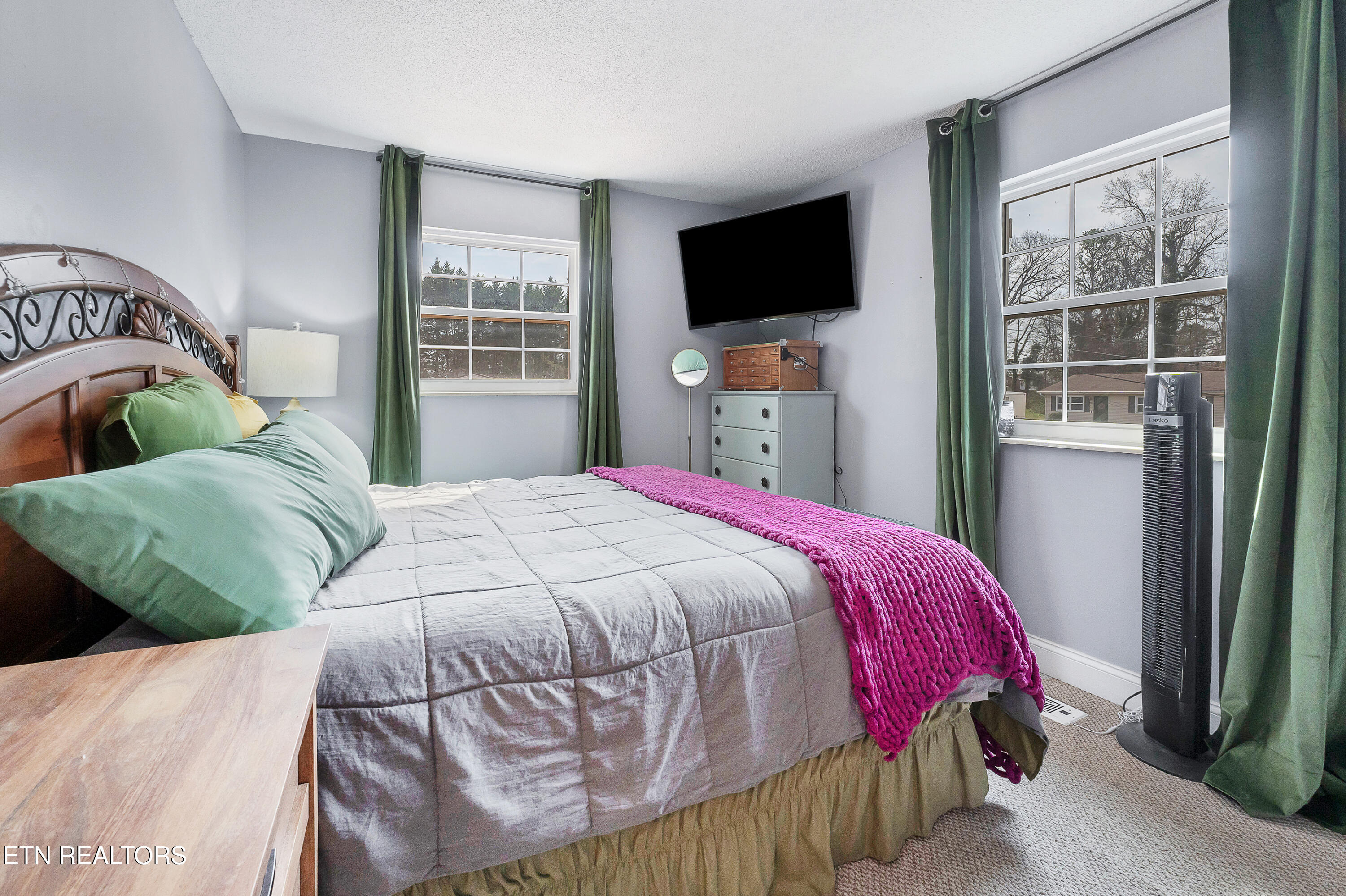 1733 N Parkridge Drive