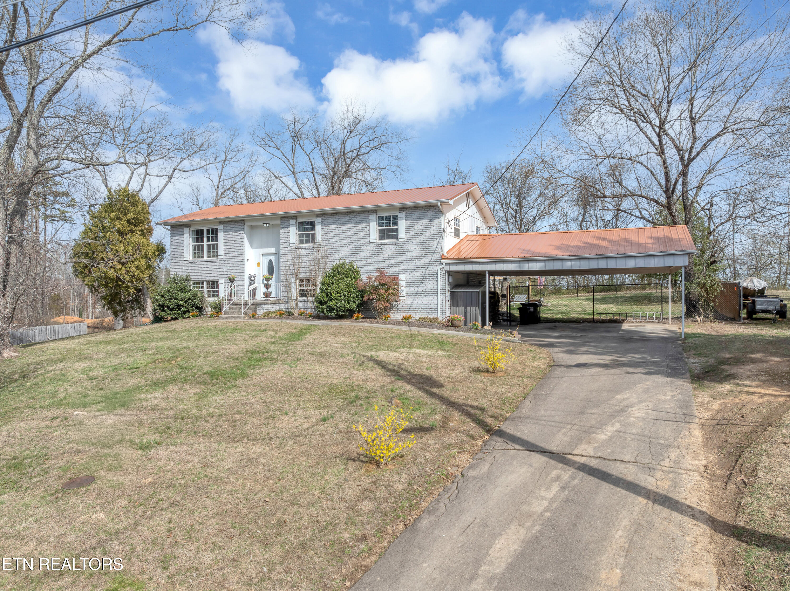 1733 N Parkridge Drive