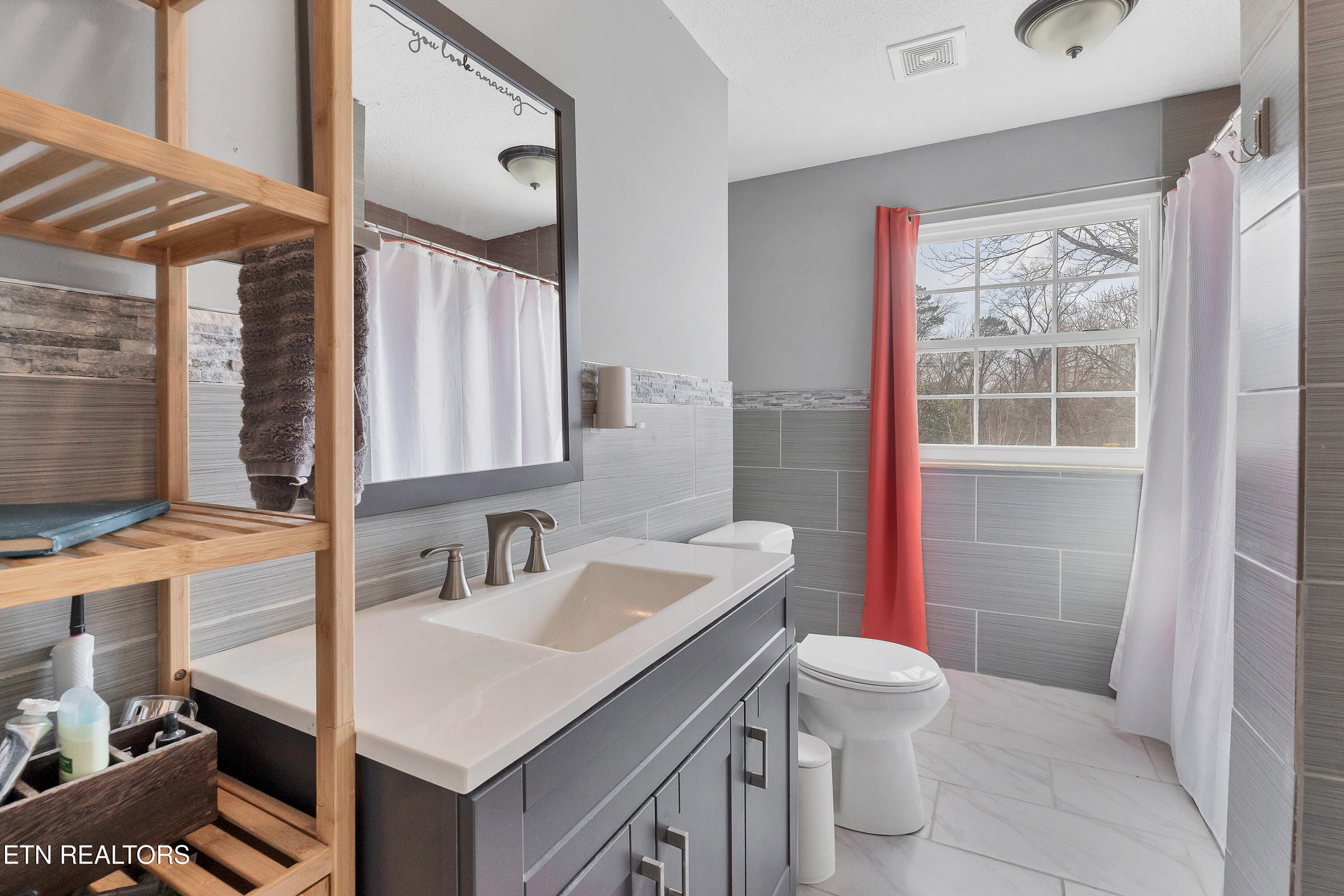 1733 N Parkridge Drive