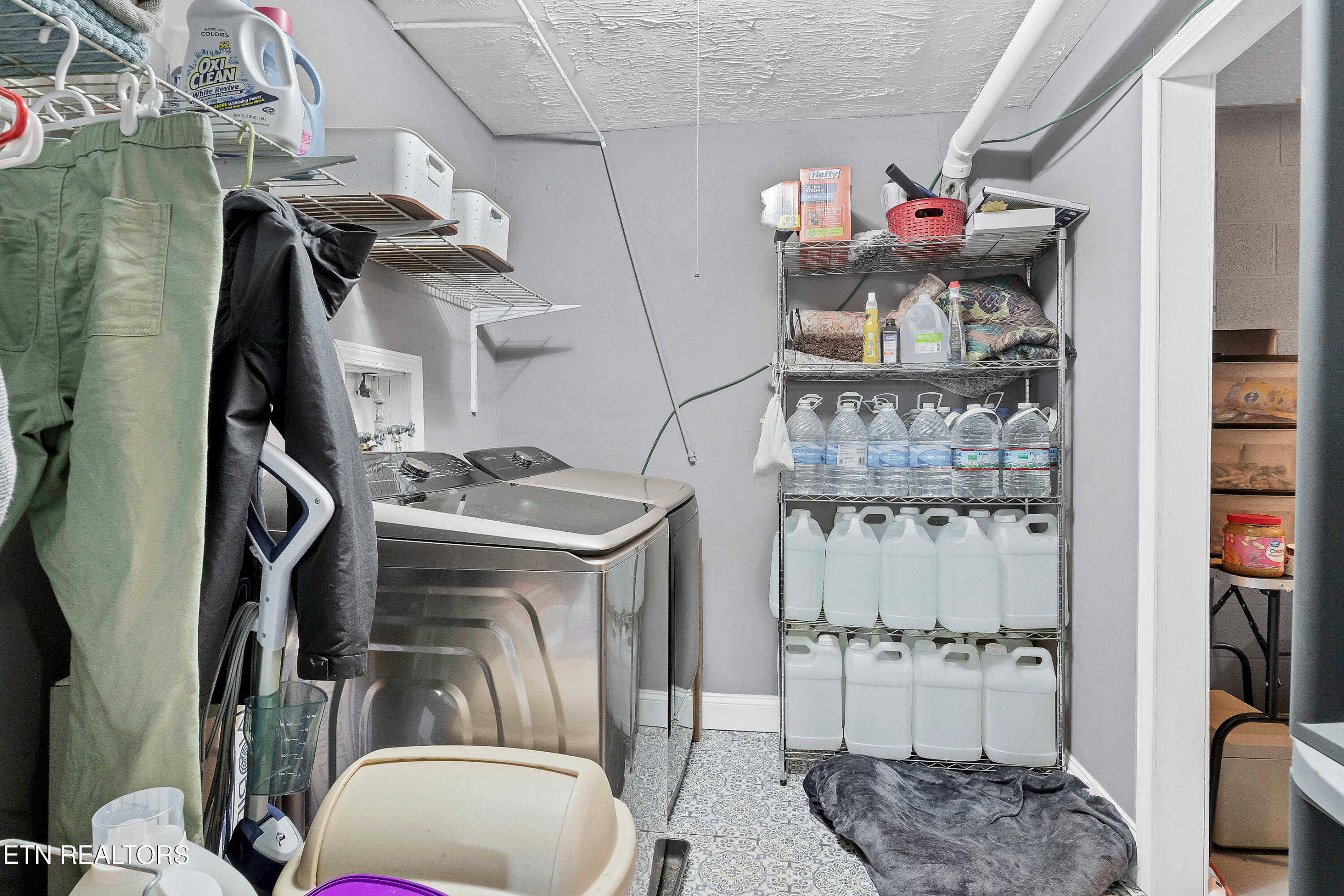 1733 N Parkridge Drive