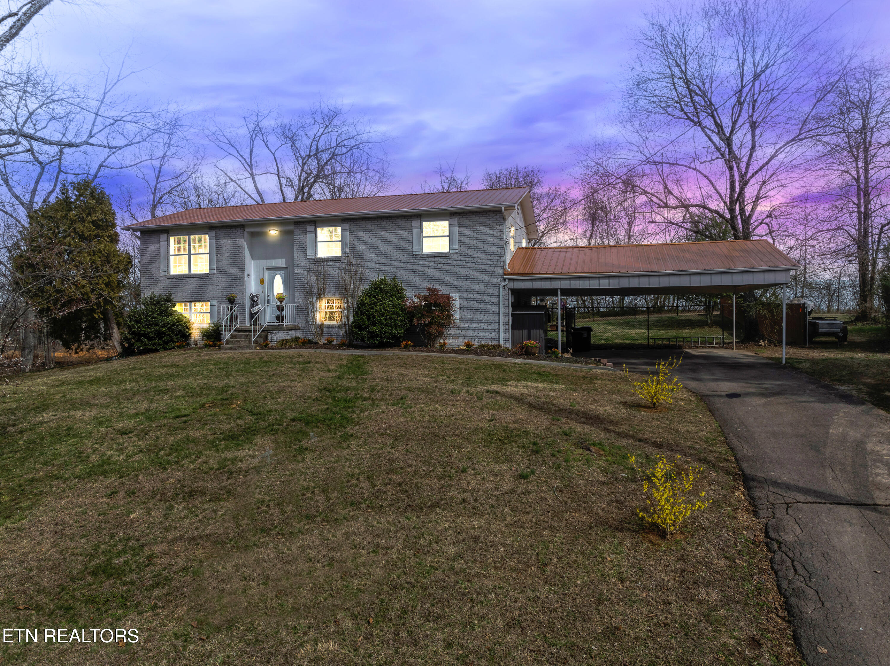 1733 N Parkridge Drive