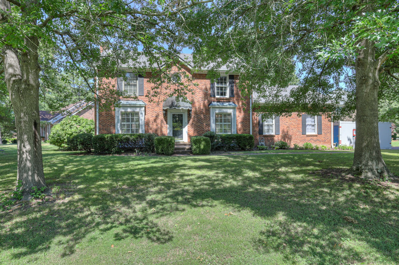 1100 Brandon Dr