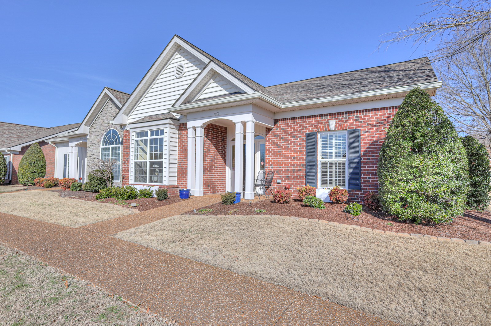 7001 Sunrise Cir