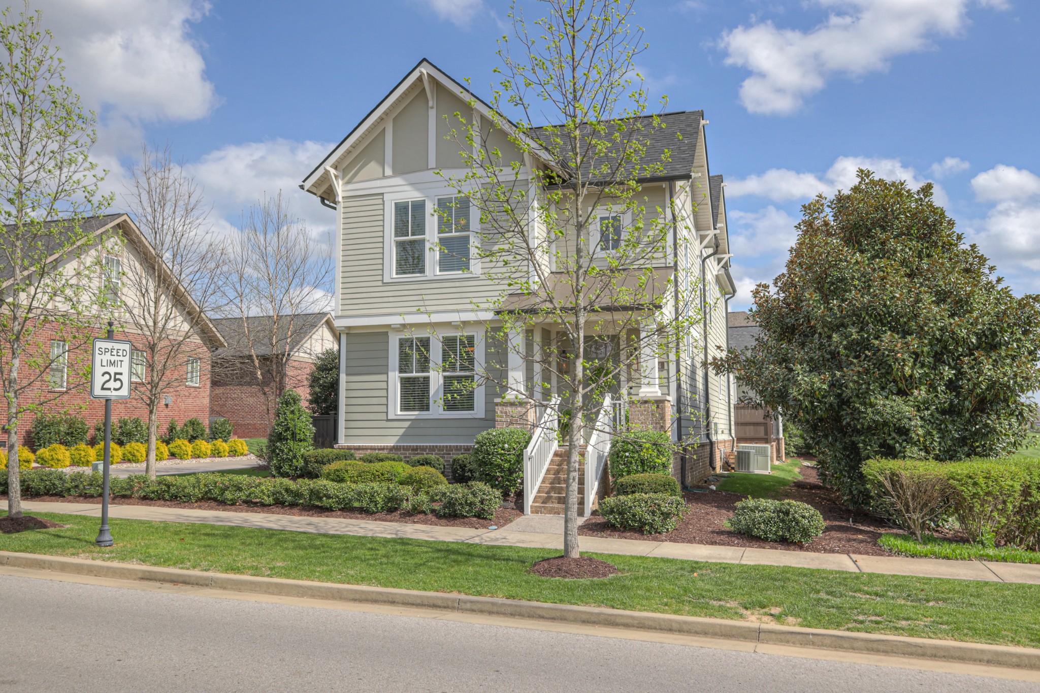 504 Lockwood Ln