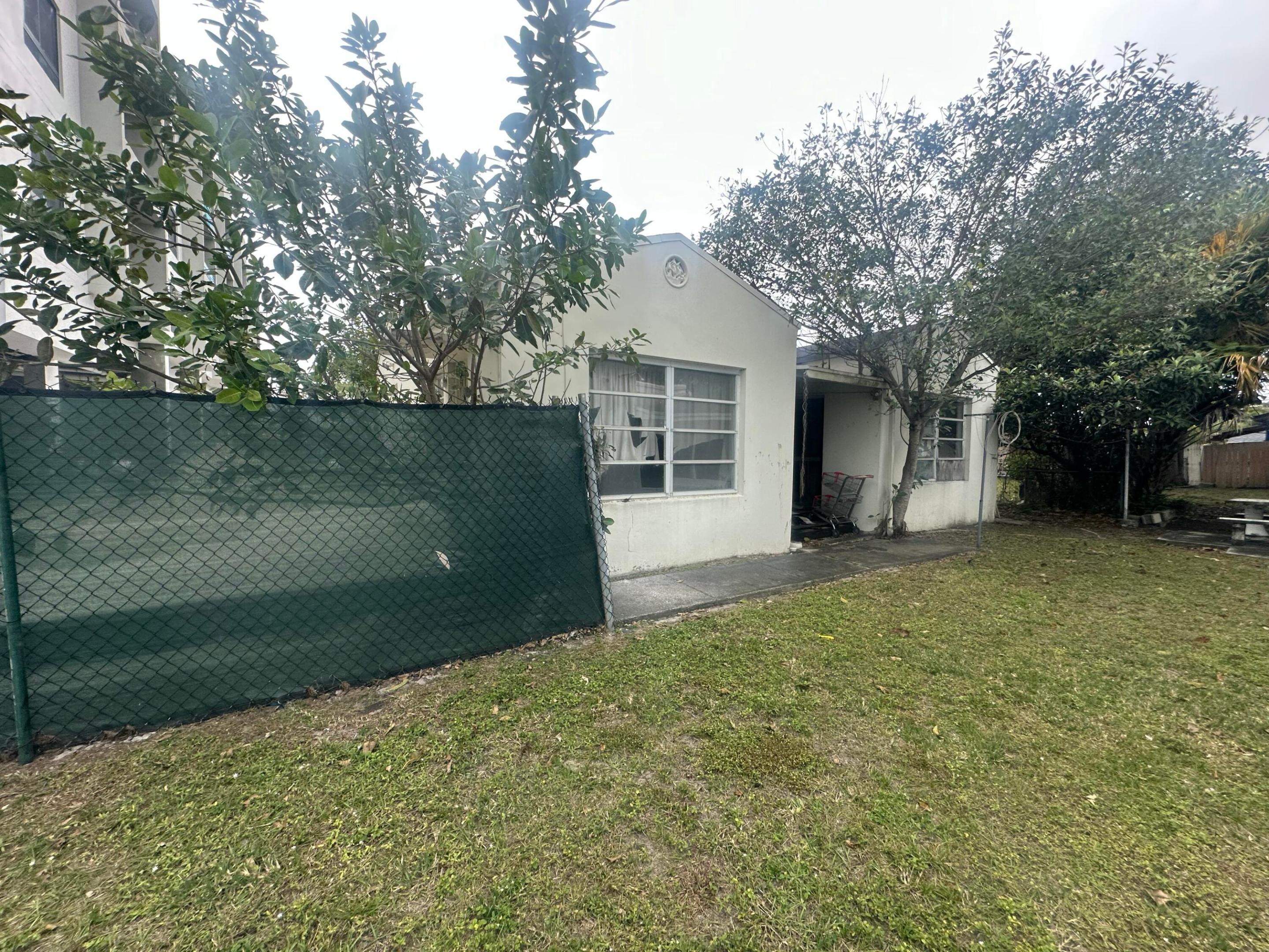 223 SE 4th Street 1
