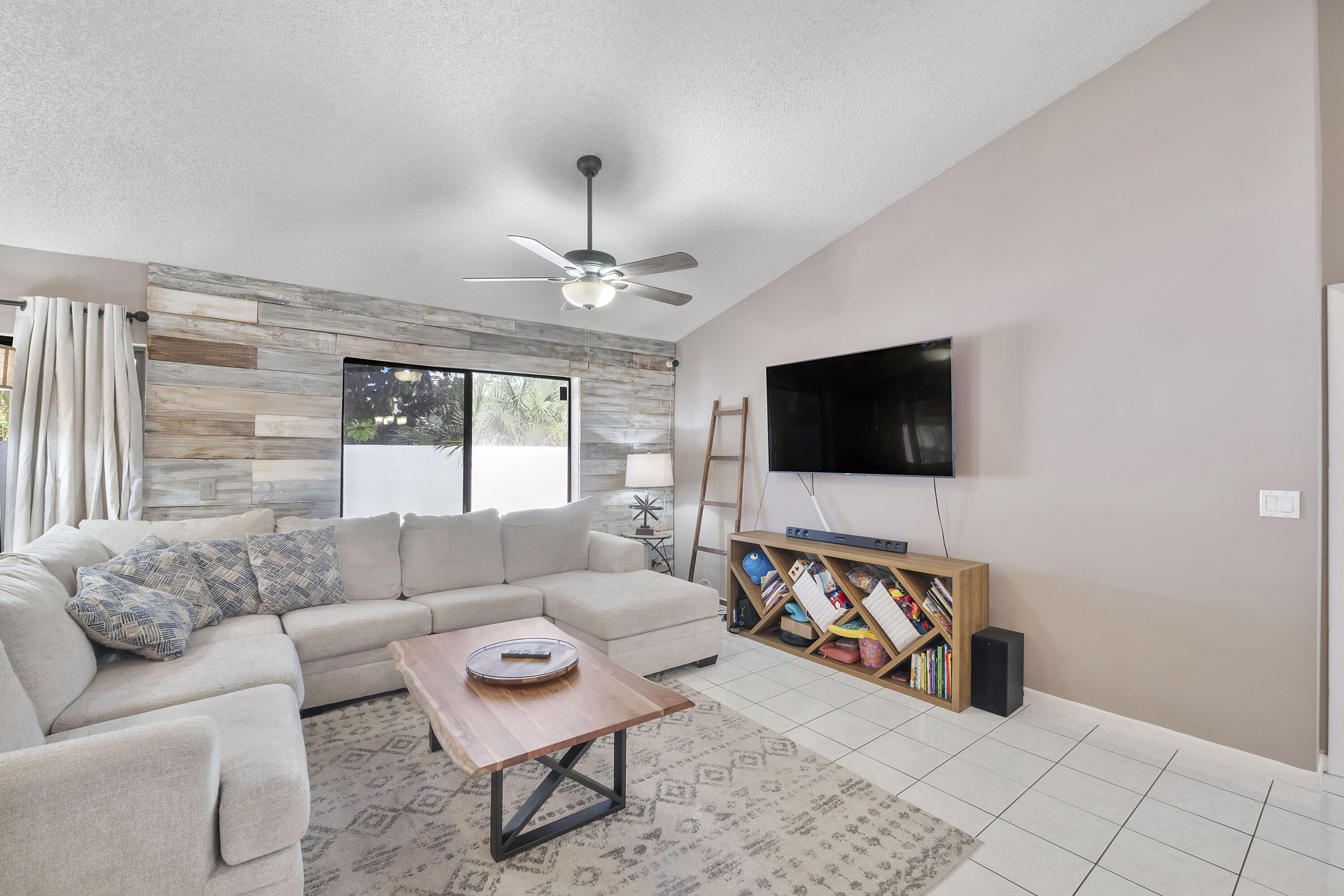 7259 Papaya Way