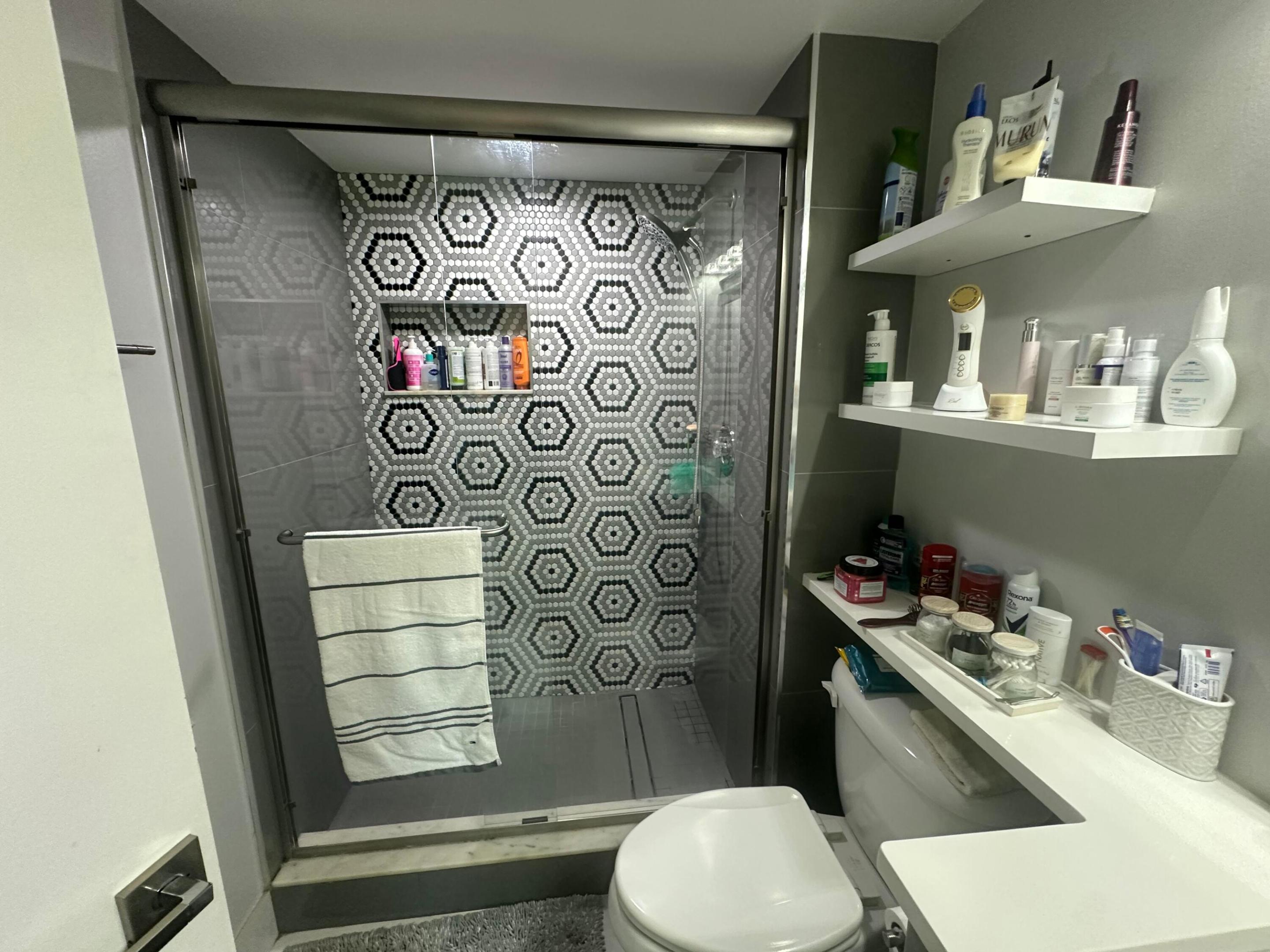 3178 Via Poinciana 307