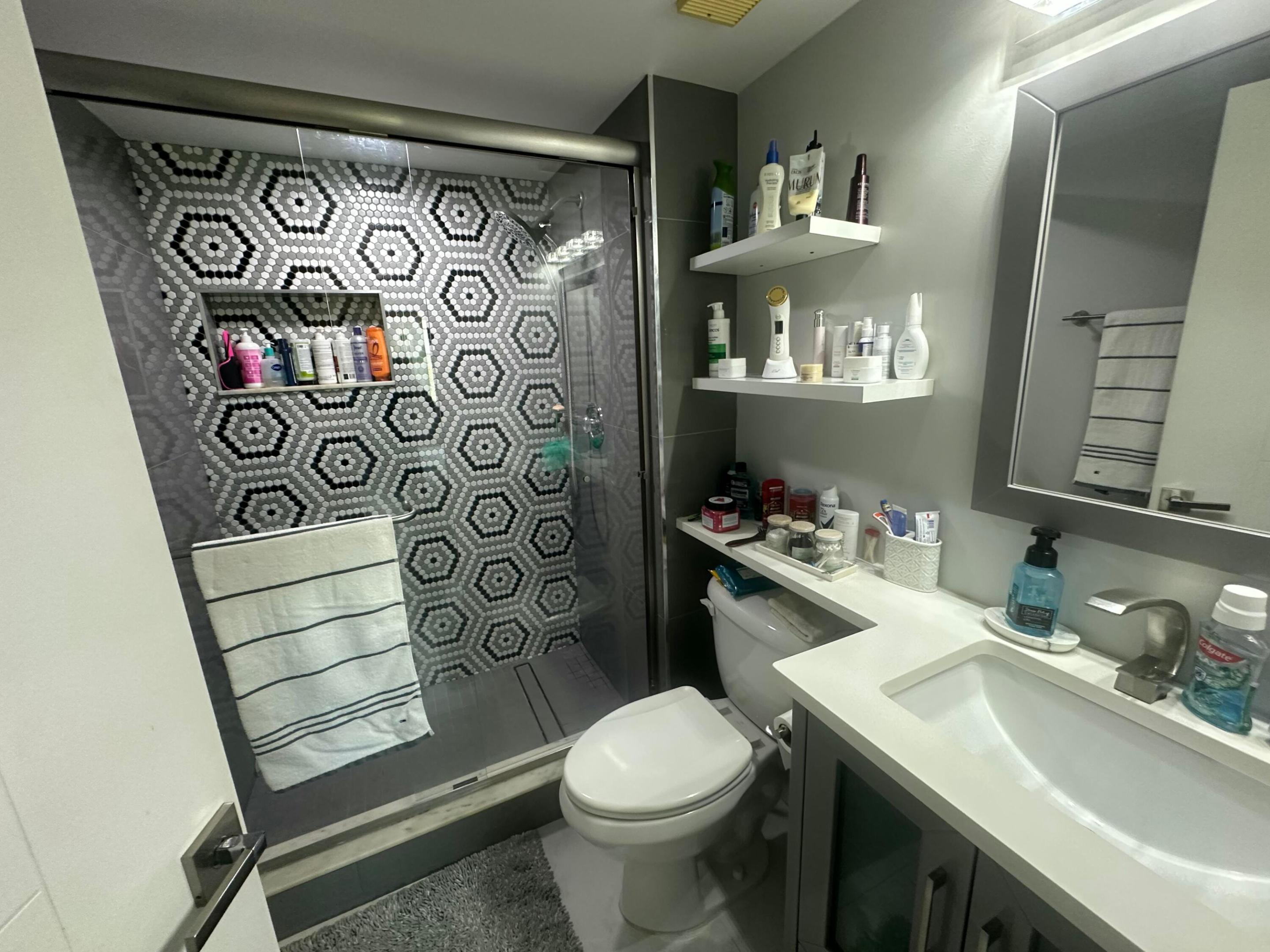 3178 Via Poinciana 307