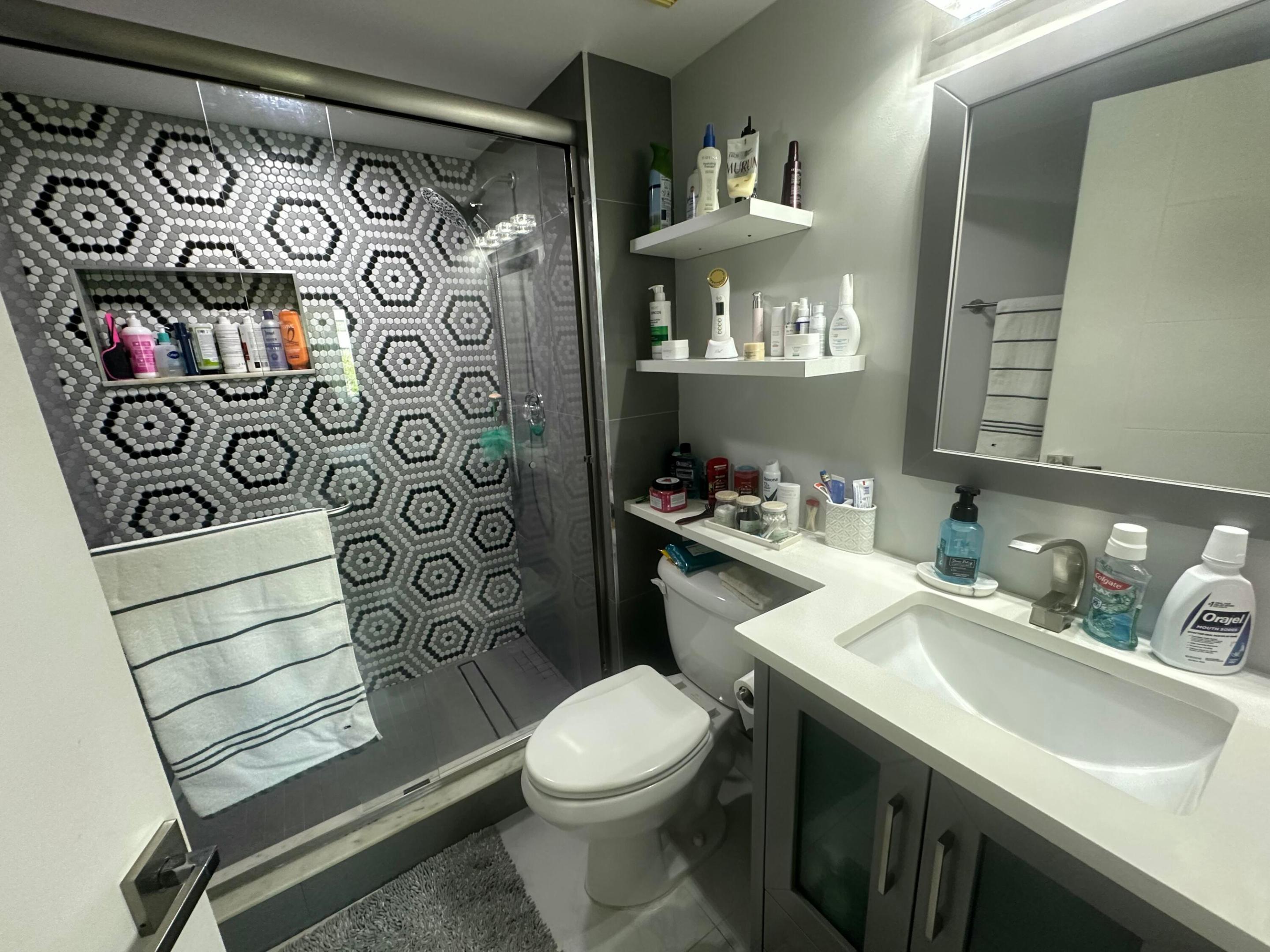3178 Via Poinciana 307