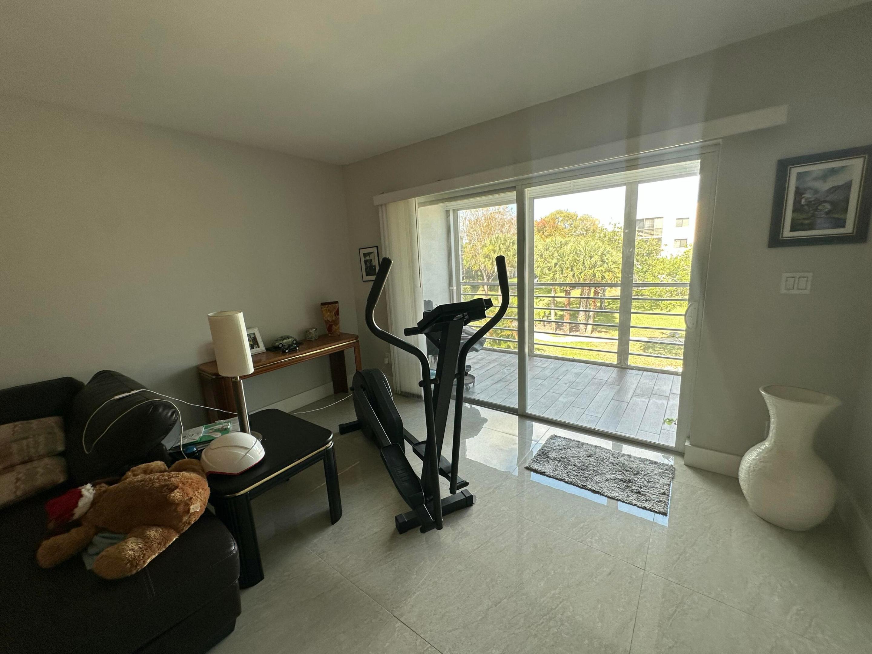 3178 Via Poinciana 307