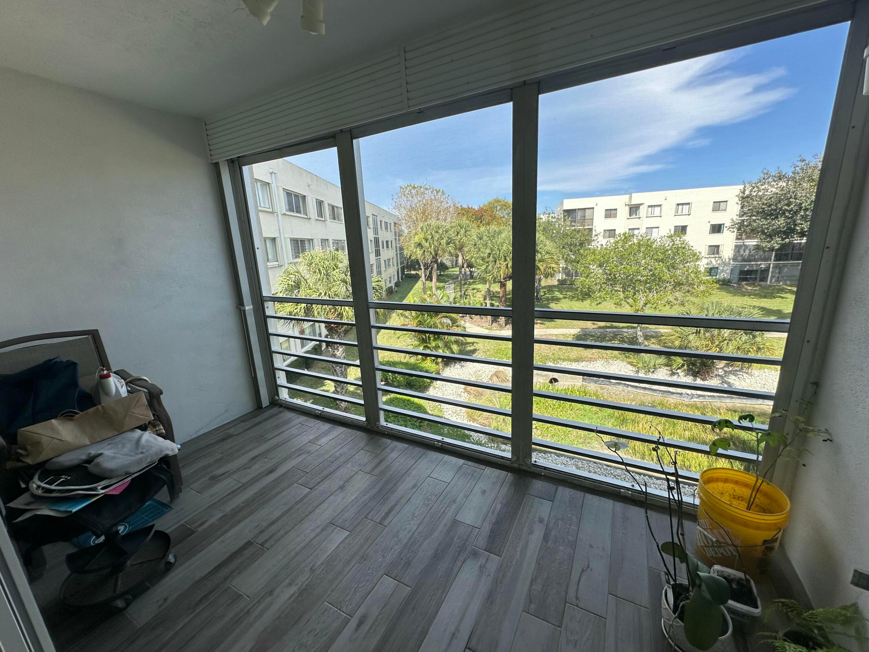 3178 Via Poinciana 307