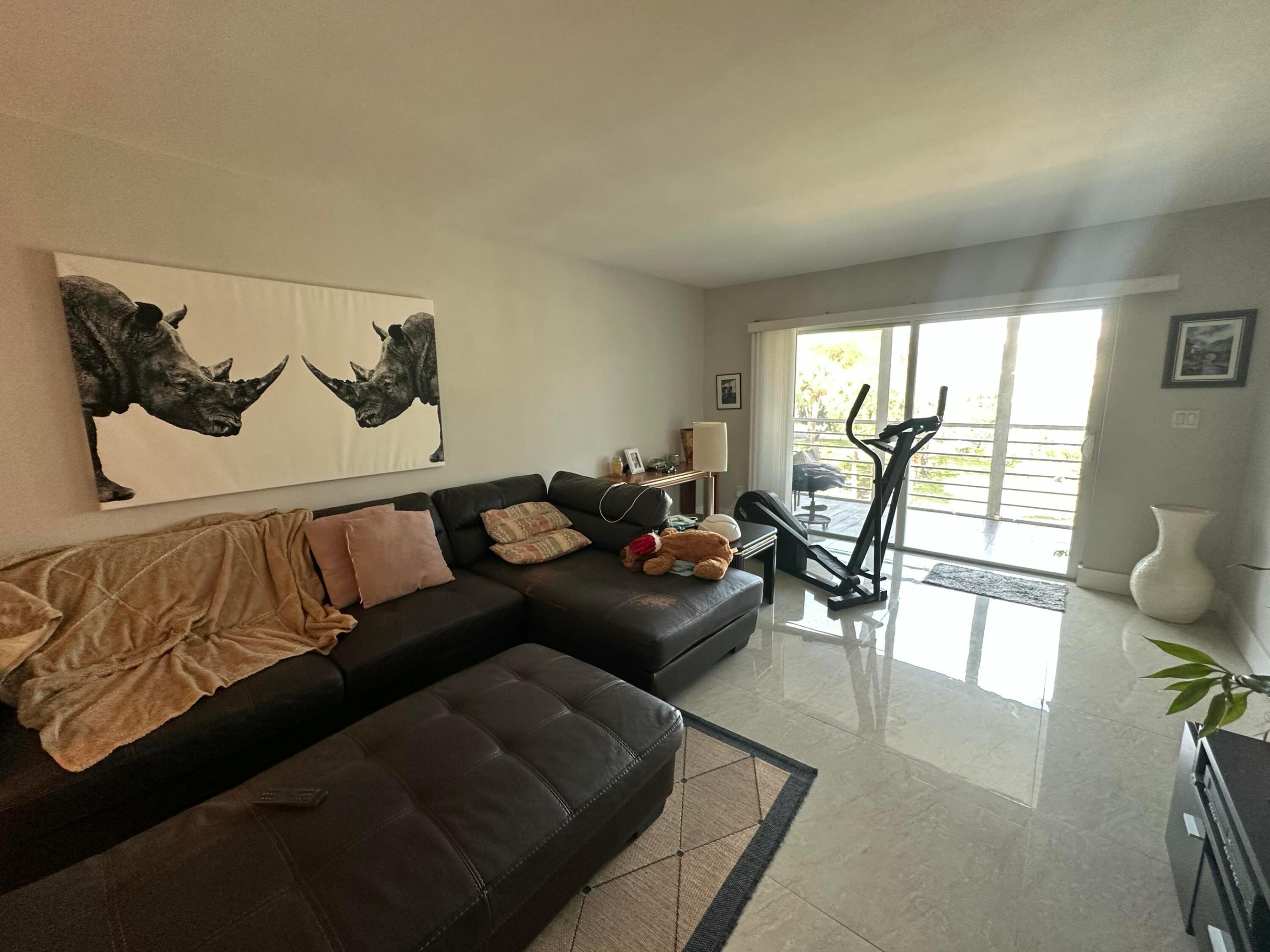 3178 Via Poinciana 307