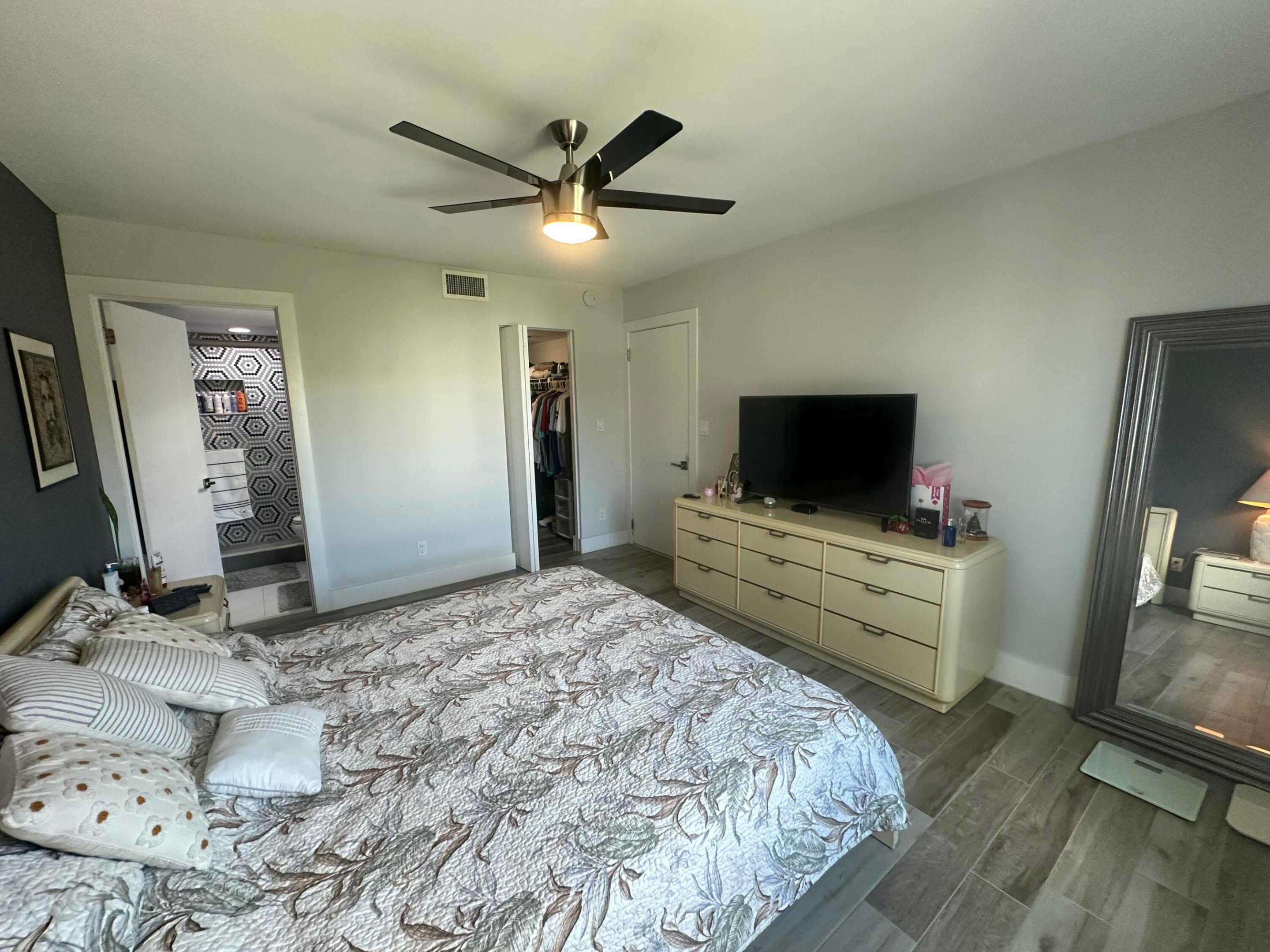 3178 Via Poinciana 307