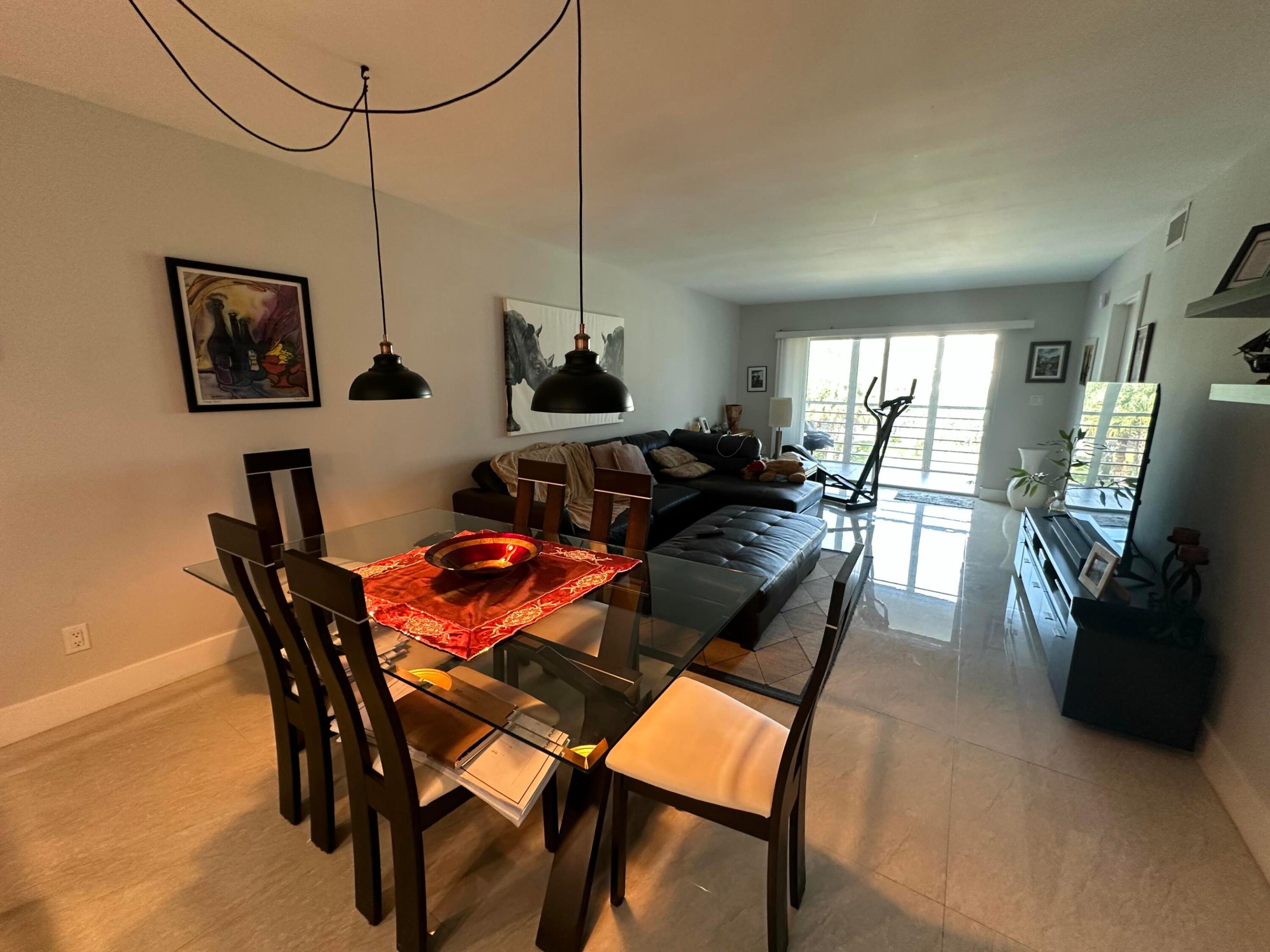 3178 Via Poinciana 307