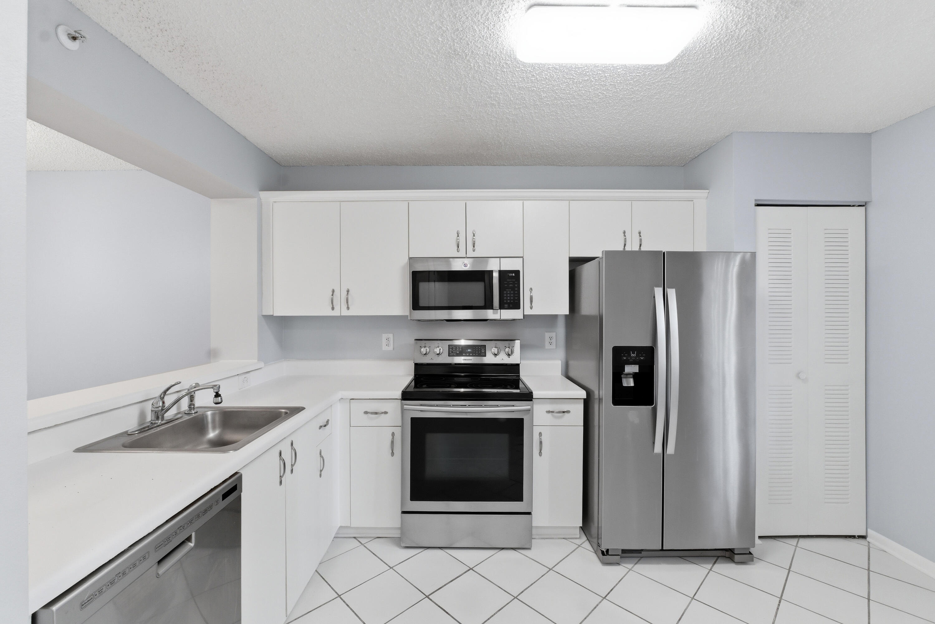 9511 Weldon Circle G207