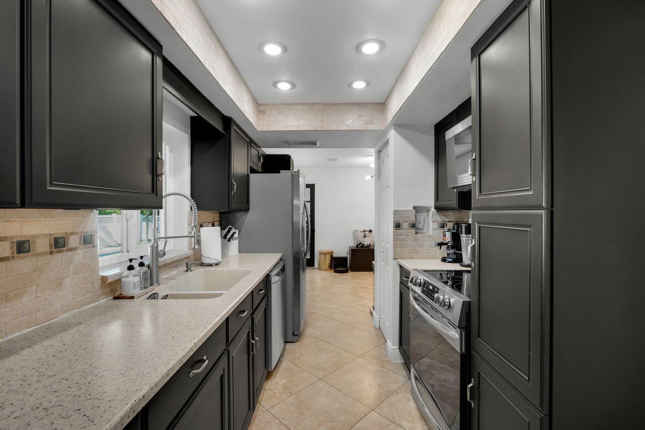 7601 NW 41st Street