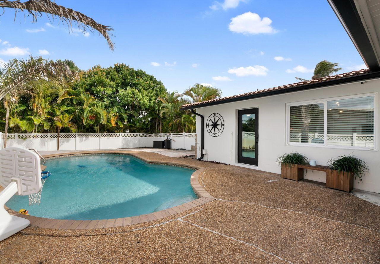 7601 NW 41st Street