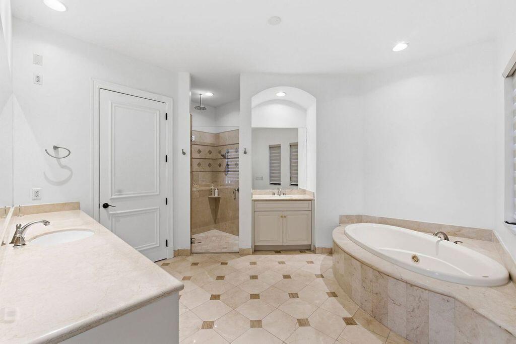 9460 Eden Manor