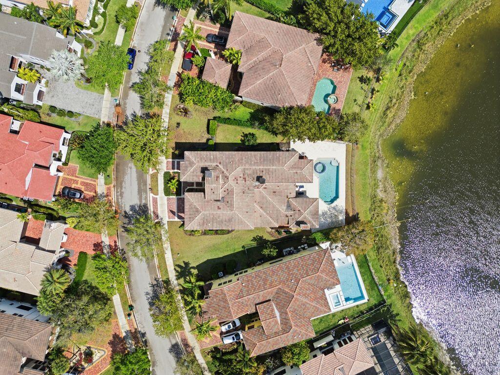 9460 Eden Manor