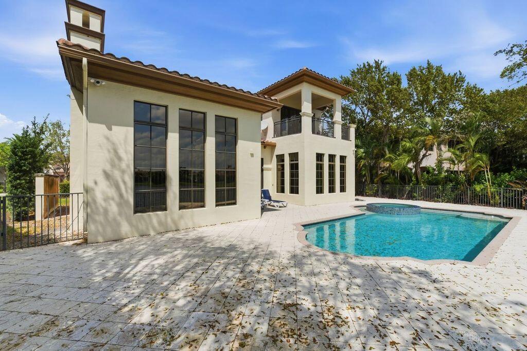 9460 Eden Manor