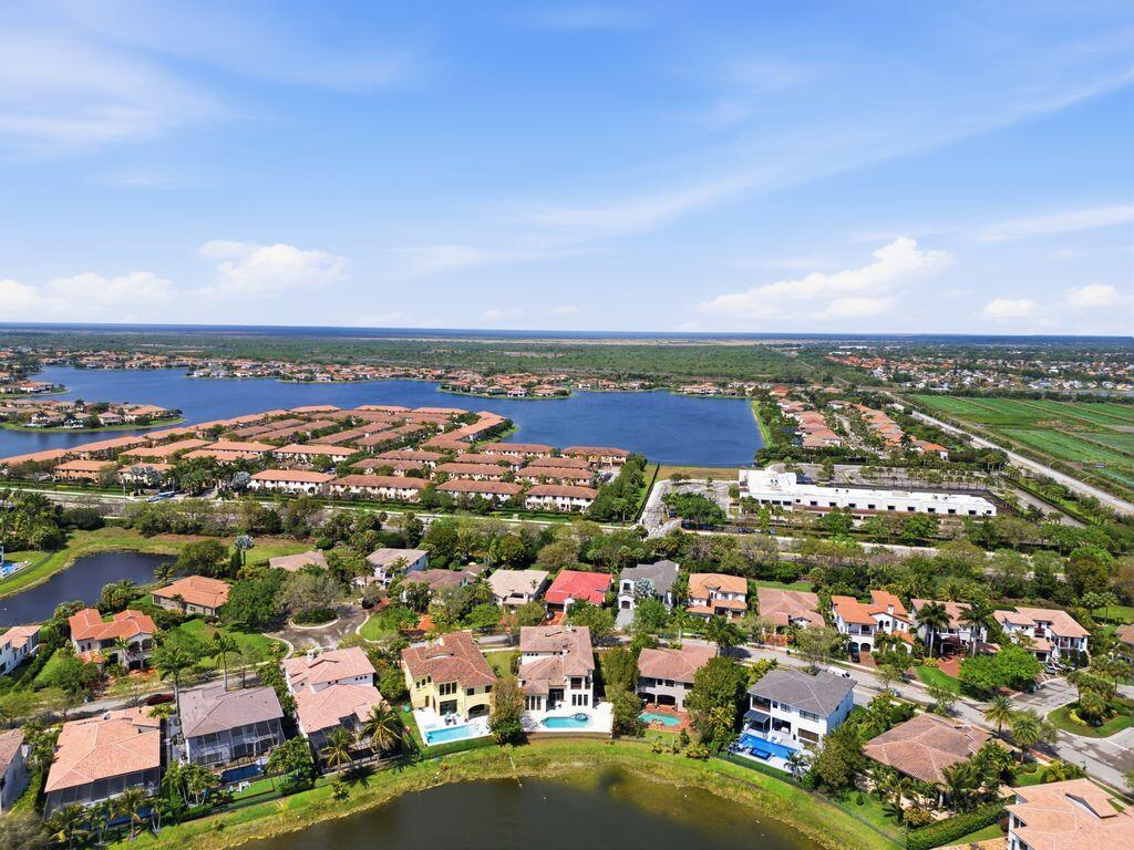 9460 Eden Manor