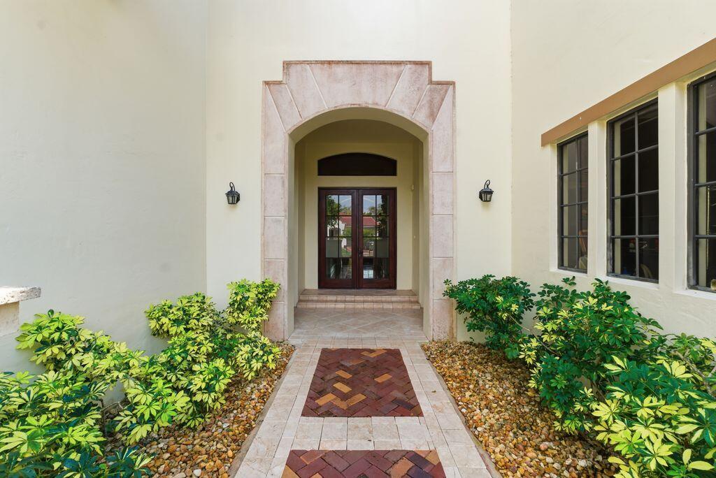 9460 Eden Manor