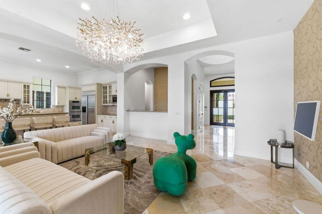 9460 Eden Manor