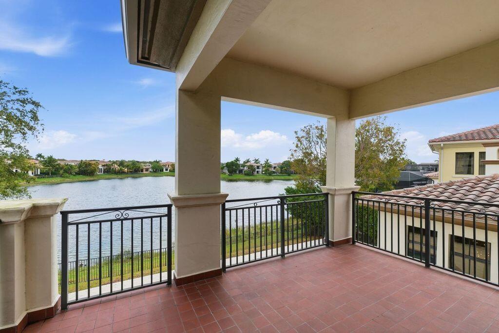 9460 Eden Manor