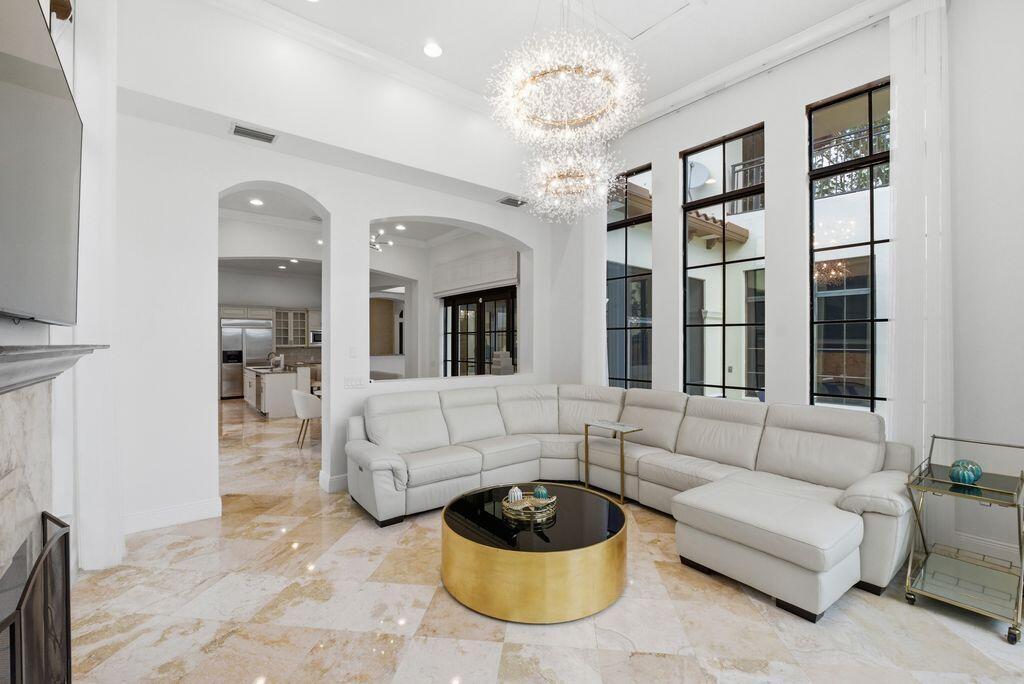 9460 Eden Manor