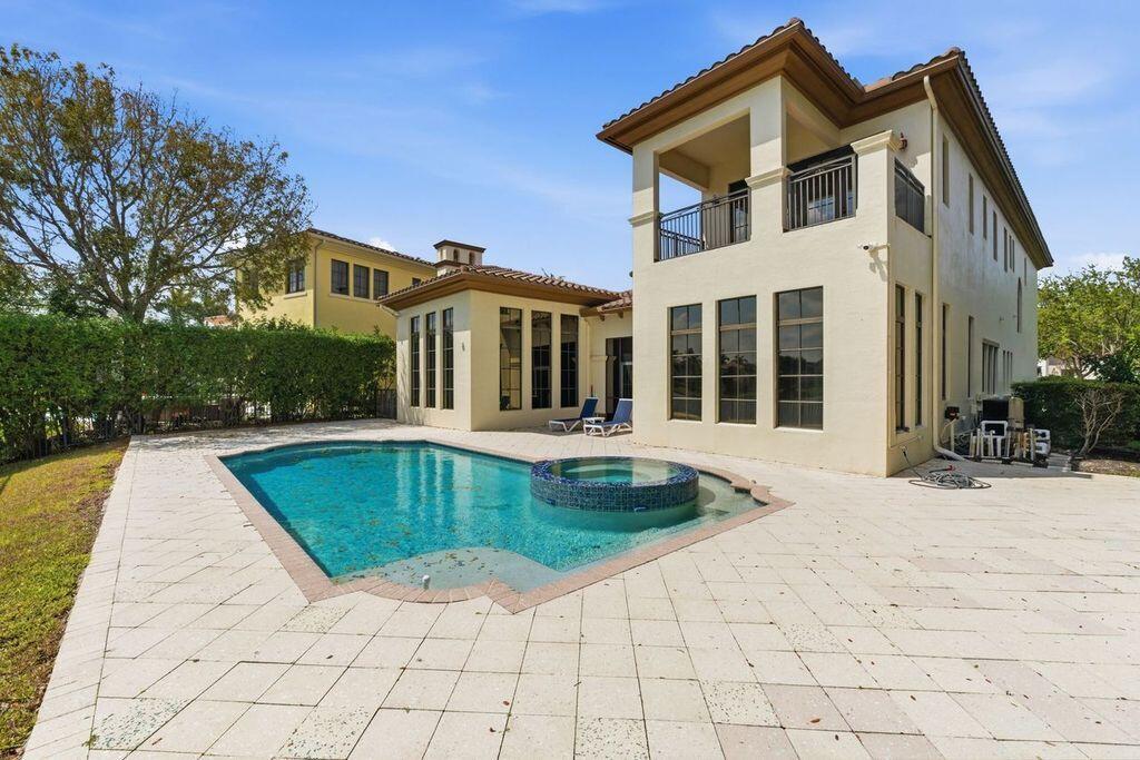 9460 Eden Manor