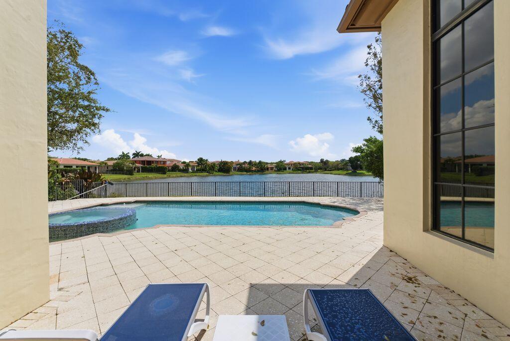 9460 Eden Manor